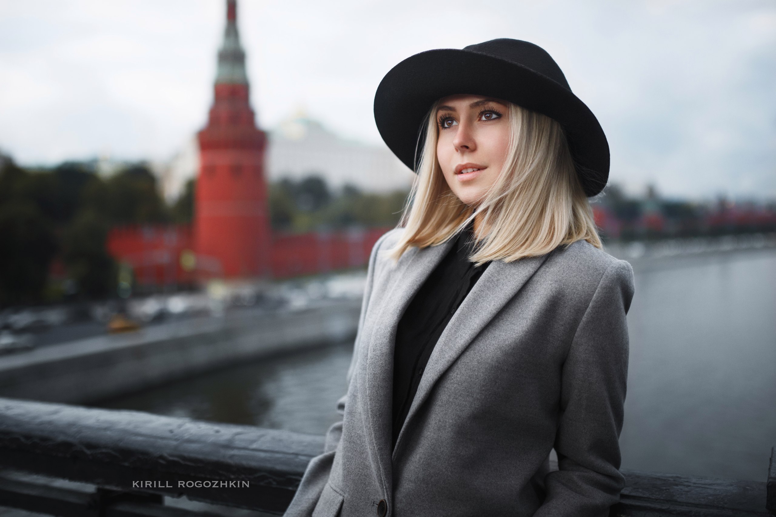 People 2560x1707 women model Kirill Rogozhkin cityscape hat women outdoors blonde grey coat coats Moscow Kremlin black hat balcony women with hats millinery Russia