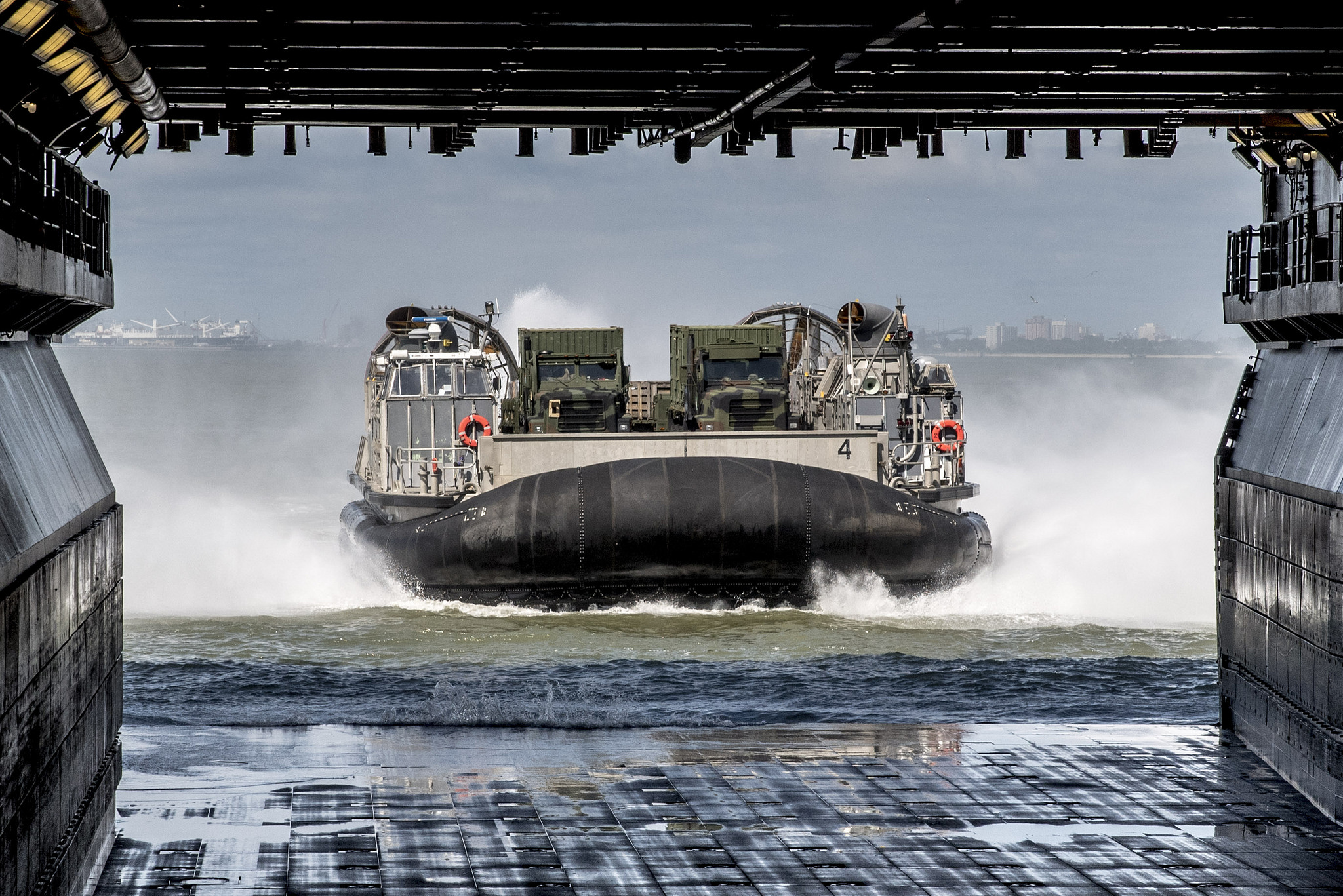 General 2048x1367 hovercraft USS Kearsarge vehicle military navy