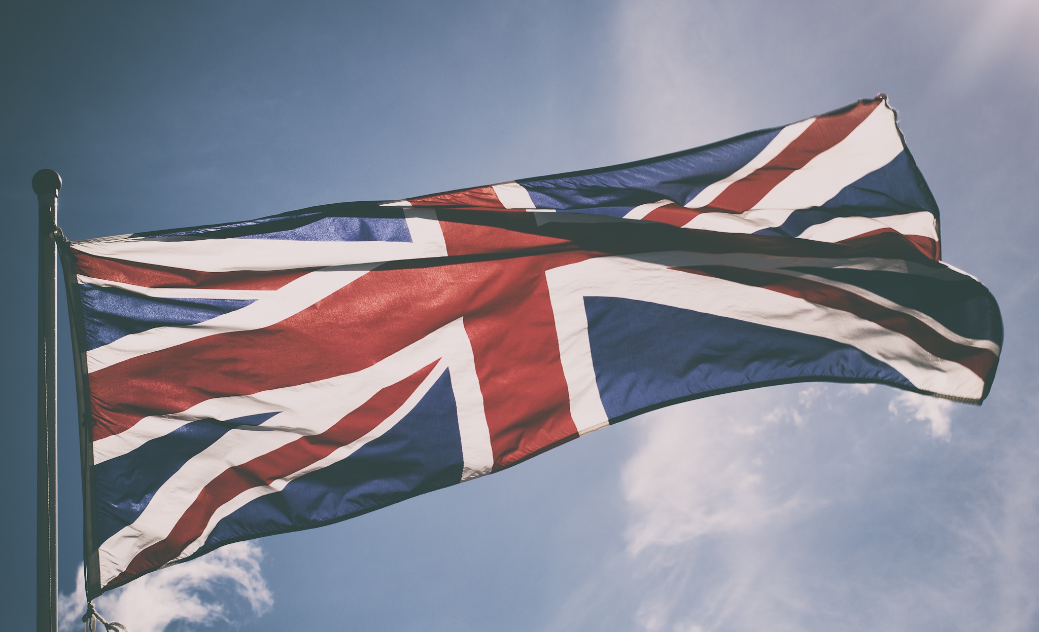 General 2048x1247 flag sky UK British flag closeup