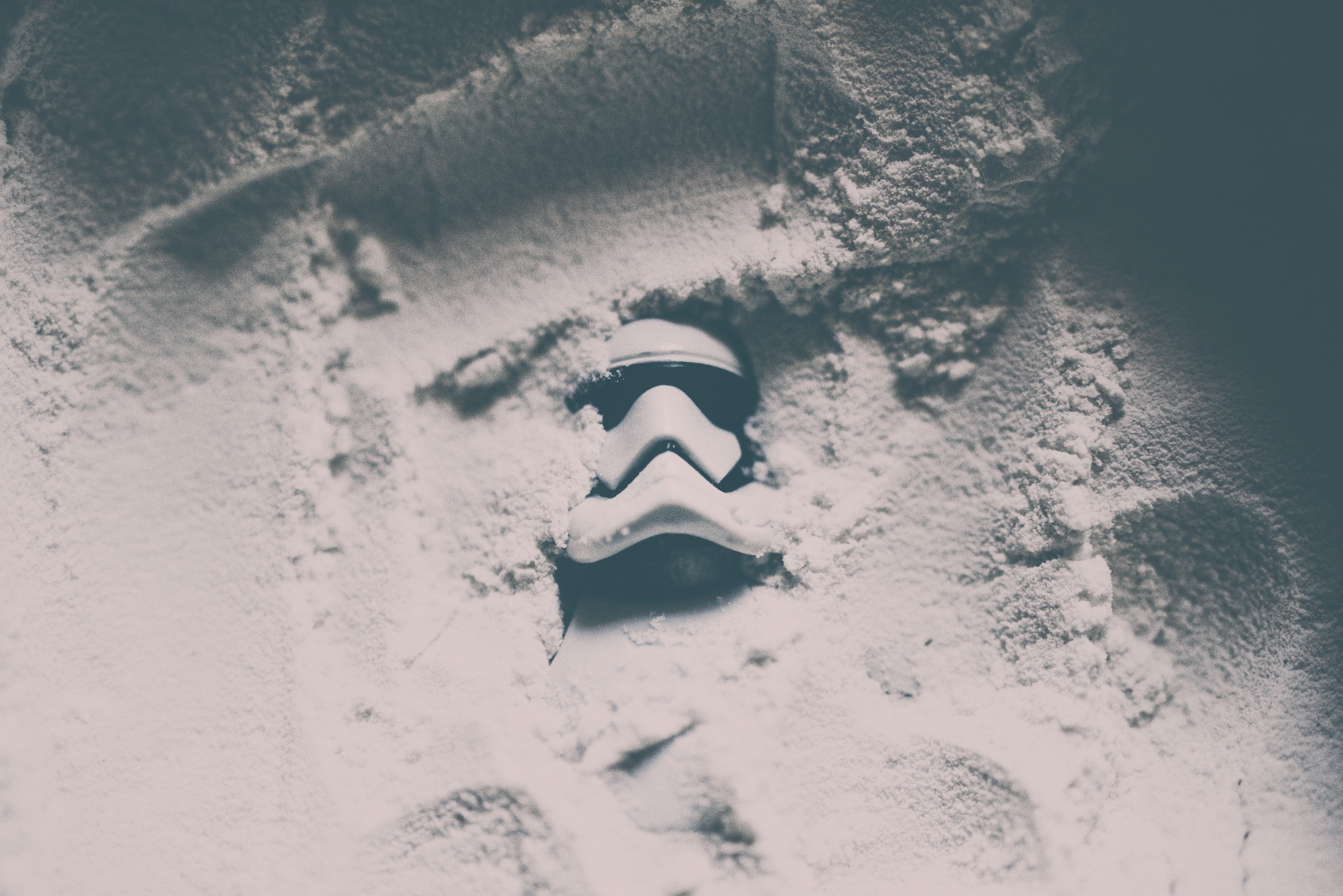 General 3680x2456 stormtrooper Star Wars Trooper minimalism helmet Jedi sand digital art monochrome