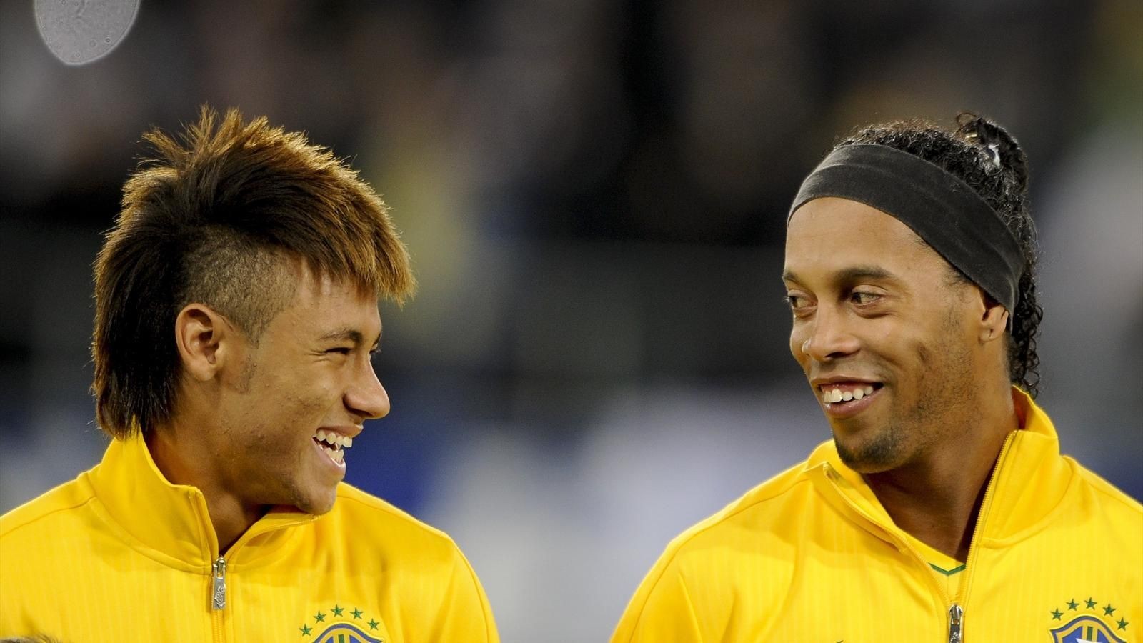 People 1600x900 footballers soccer Brazil Ronaldinho Neymar men sport