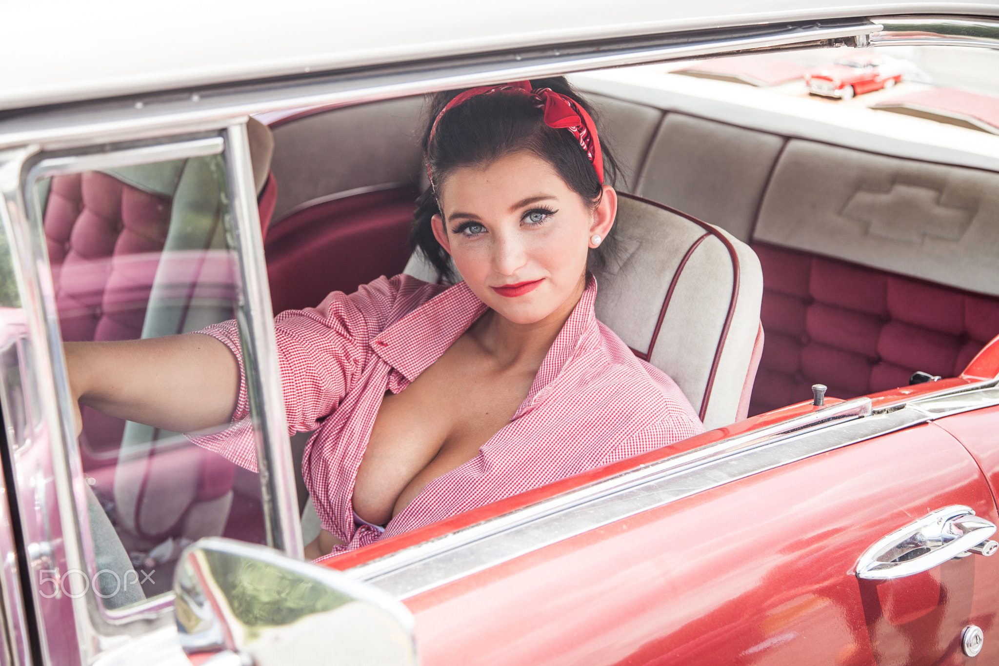 People 2048x1365 cleavage women car oldtimers vehicle women with cars Jeff Cain 500px model pinup models