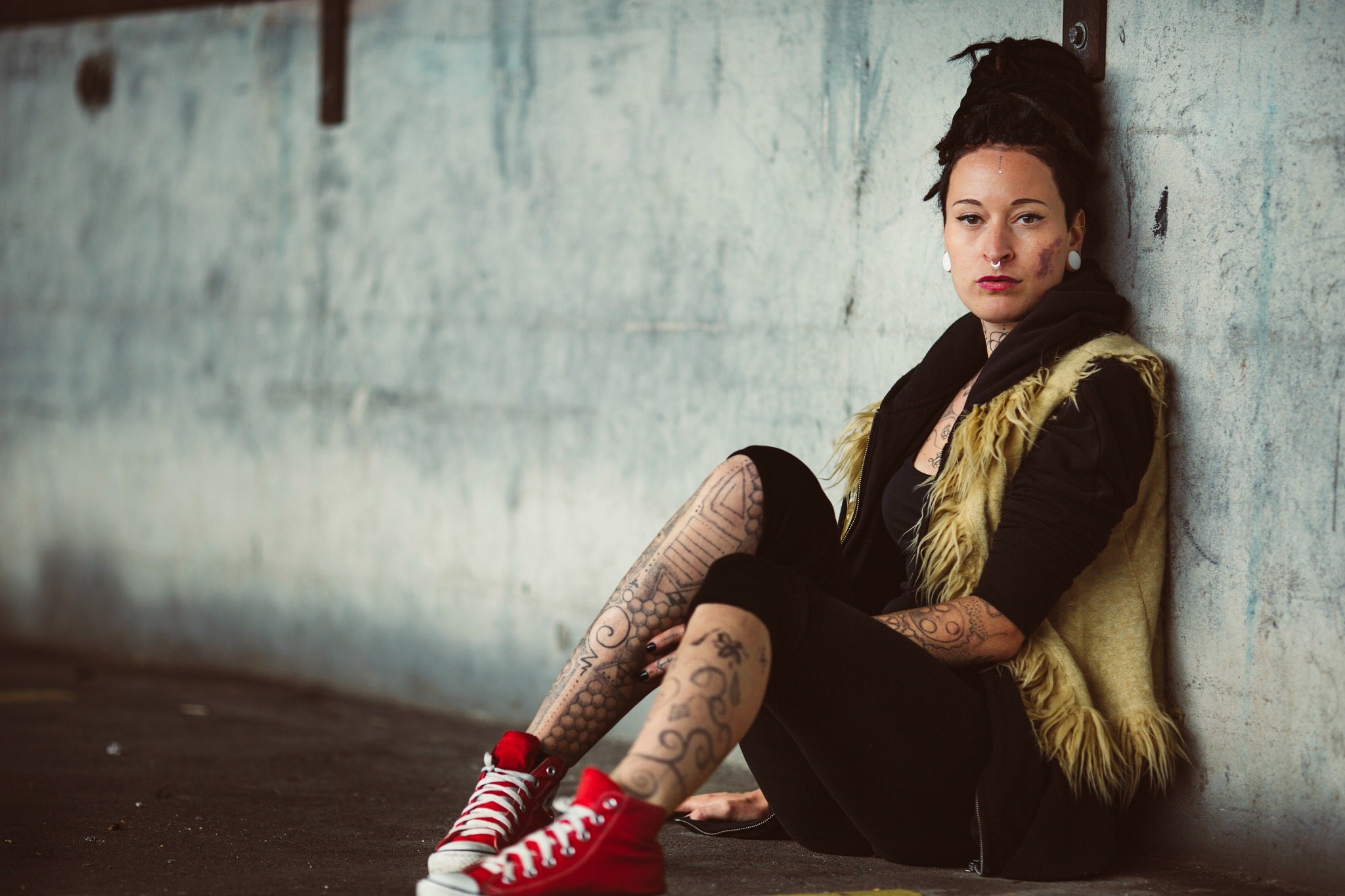 People 2048x1365 sitting women legs red shoes tattoo urban women outdoors 500px model DAVALI Photography