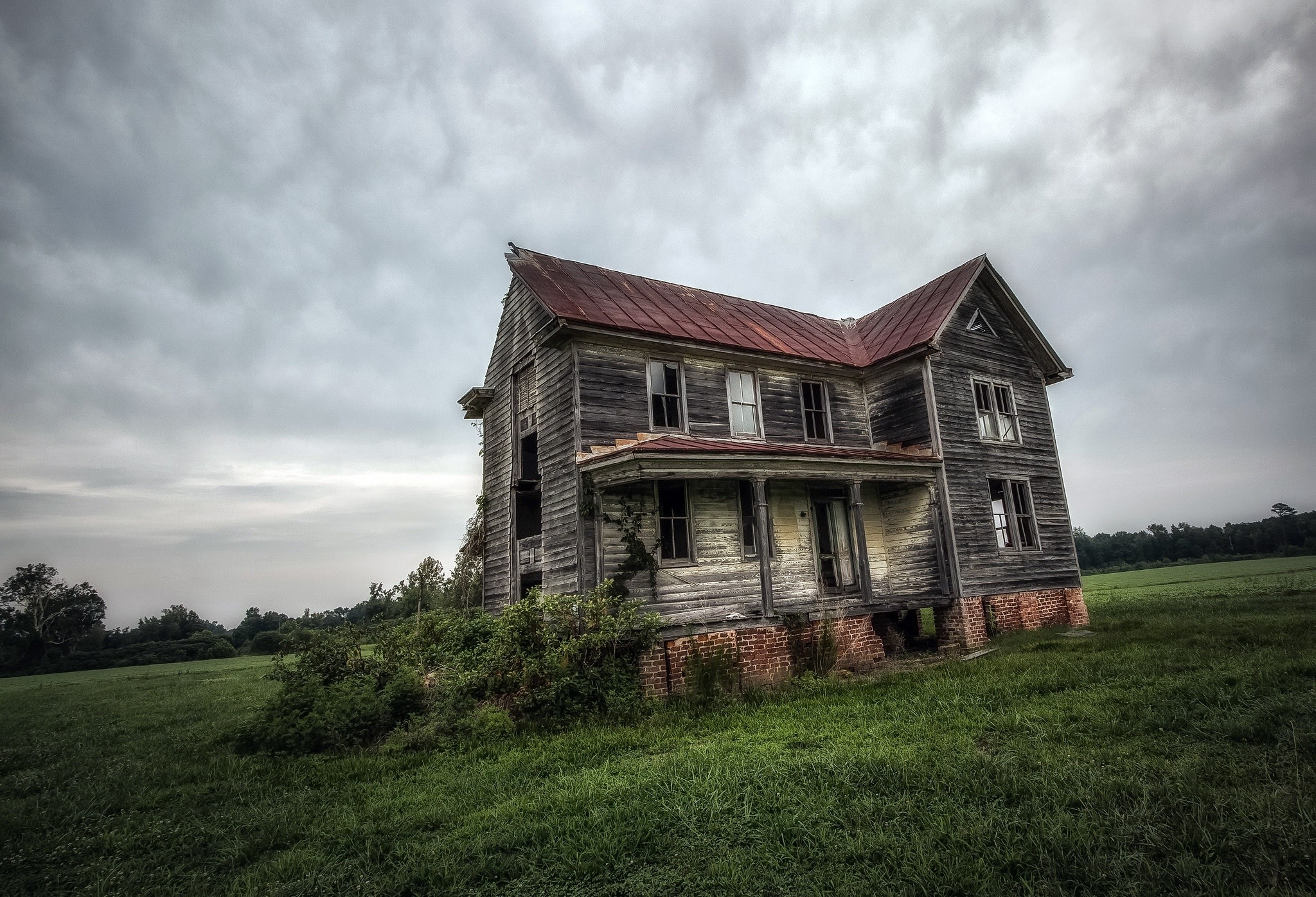 General 2048x1396 old house ruins abandoned overcast grass field