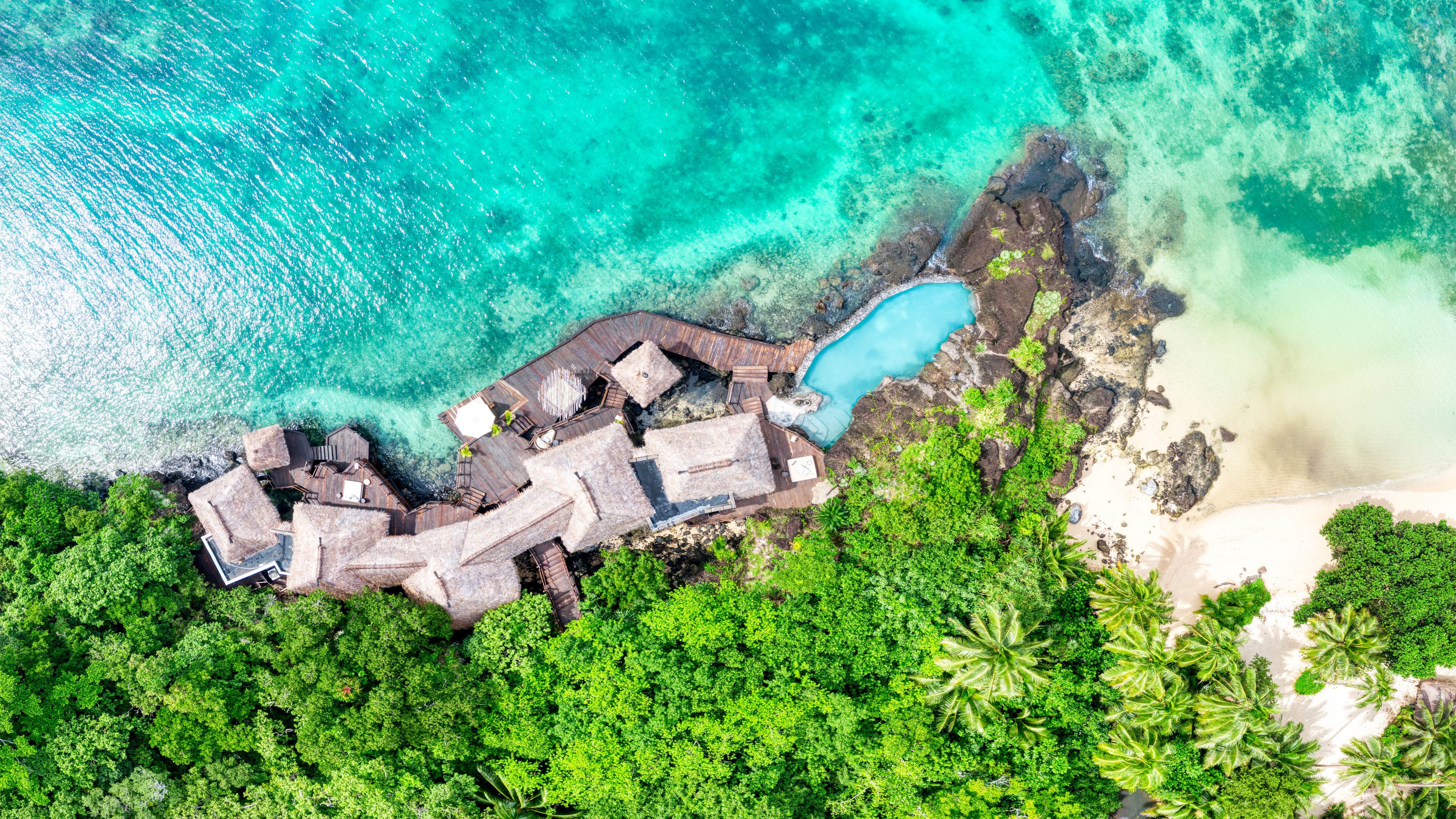 General 3840x2160 photography Trey Ratcliff landscape aerial view water beach nature trees bungalow resort sand rocks swimming pool forest Fiji top view 4K