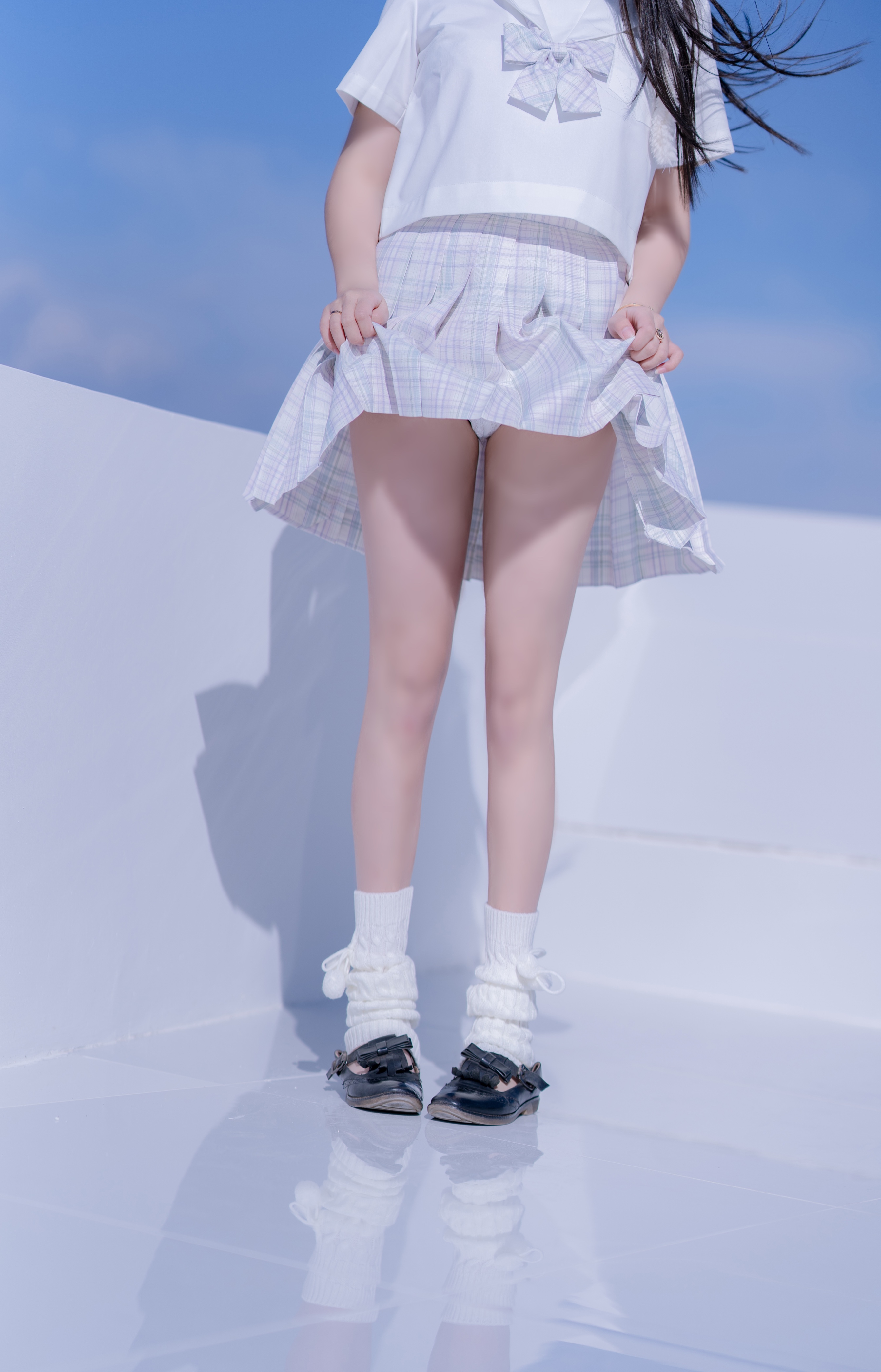 Asian Women Model Lifting Skirt Women Outdoors Standing Legs Flashing Panties Skirt 2684