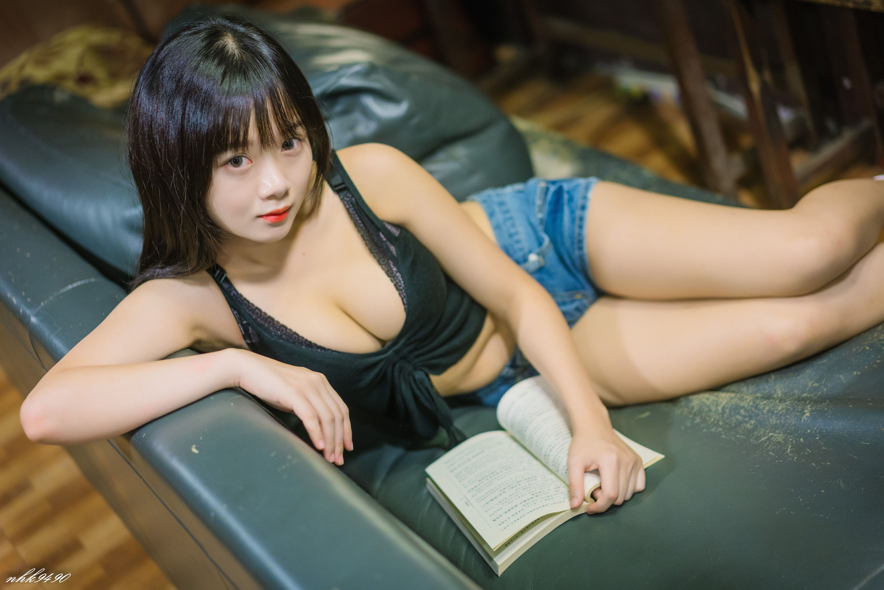 People 3072x2049 Asian model women Taiwanese black hair long hair short tops black top jean shorts depth of field cleavage library bookstore brunette thighs books women indoors