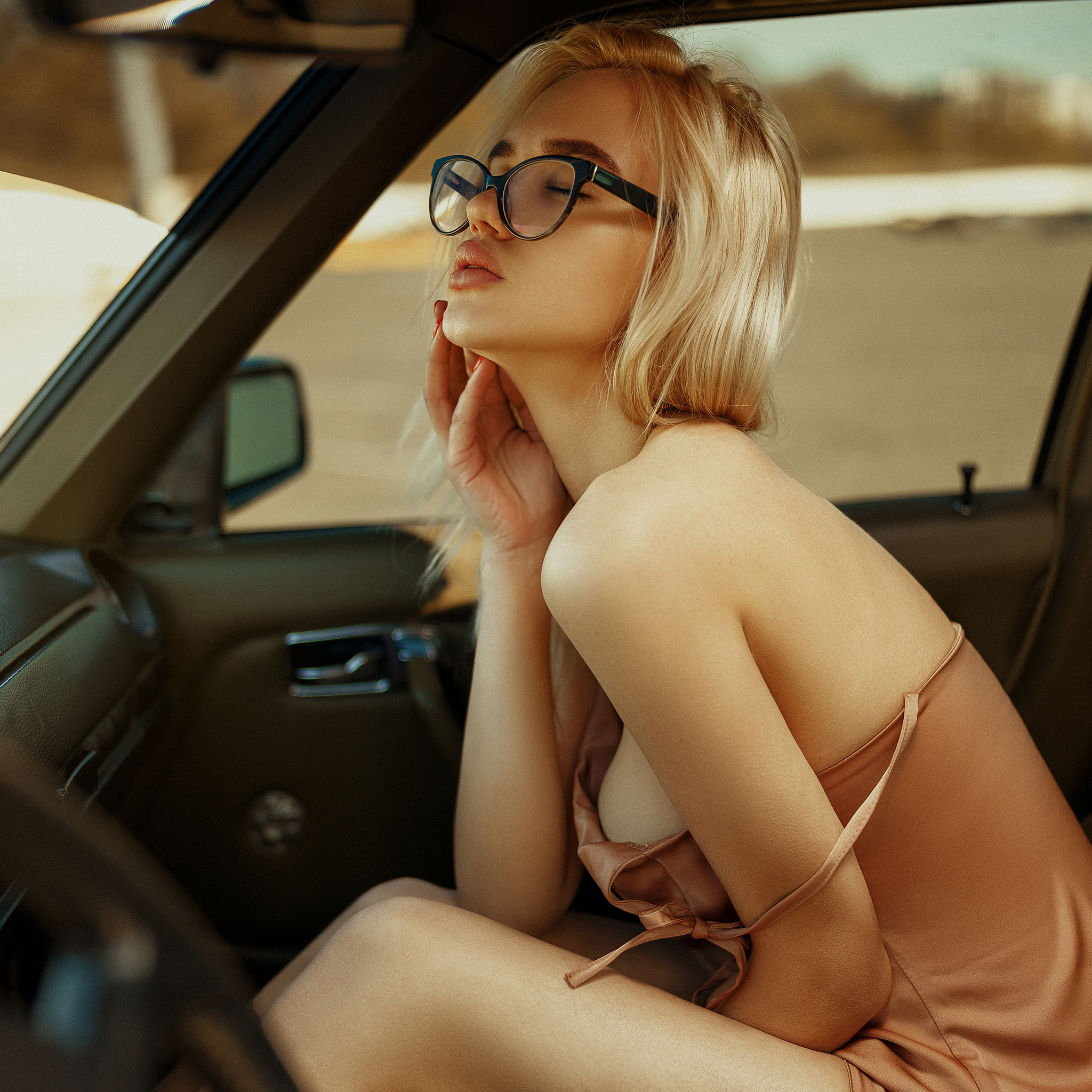 People 2048x2048 Ivan Kovalyov women blonde glasses juicy lips car interior Maria Kharchenko