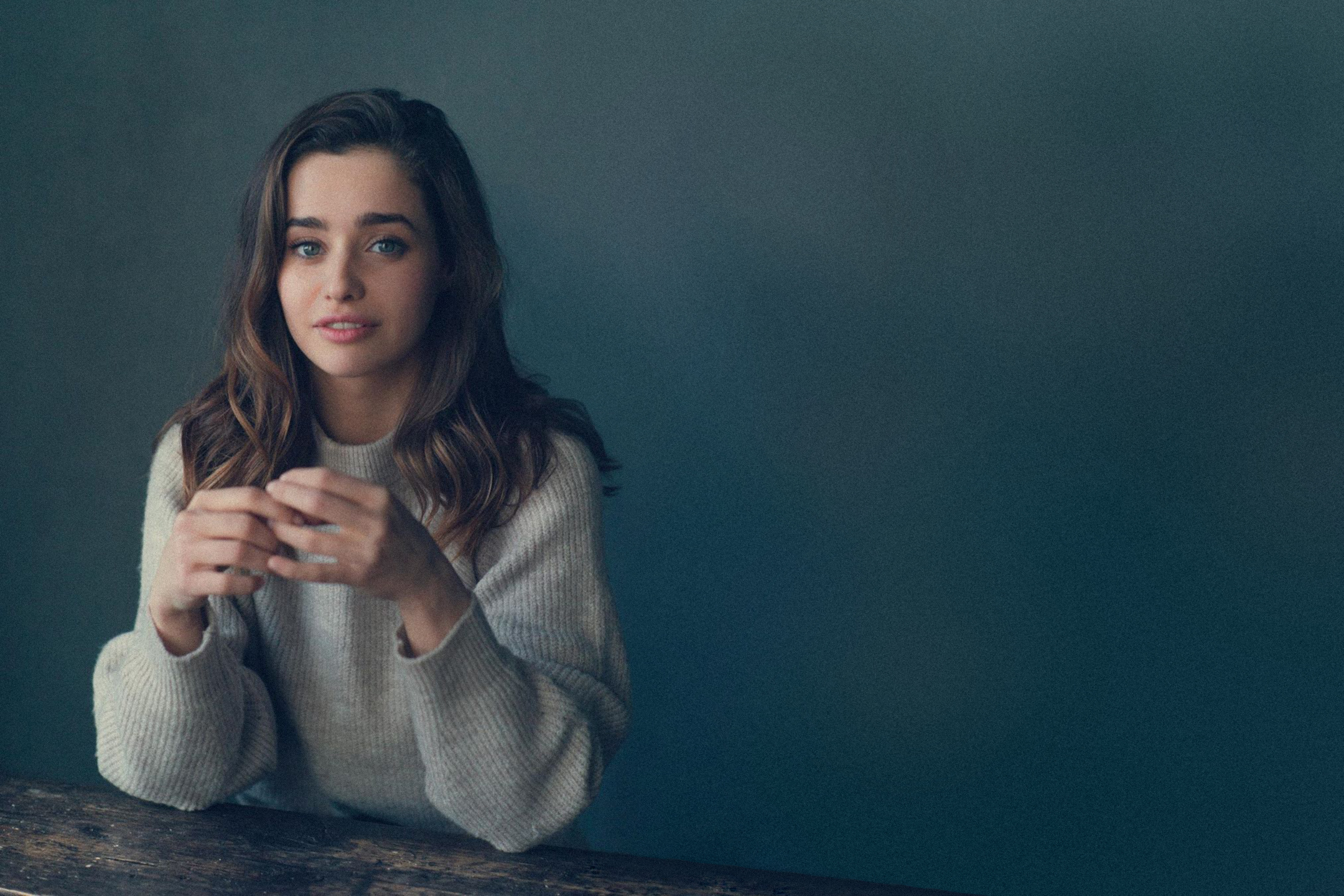 People 2160x1440 Holly Earl actress looking at viewer women sweater celebrity