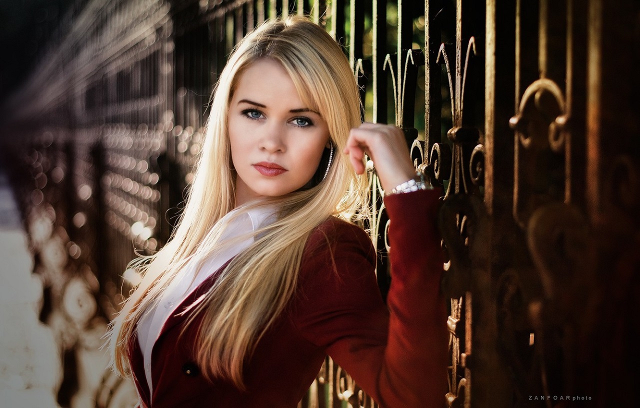 People 1280x816 women long hair outdoors blonde red lipstick makeup white shirt closed mouth red coat gray eyes looking at viewer glamour girls classy glamour model young women