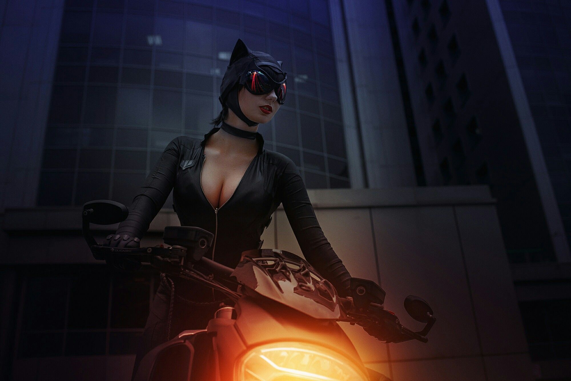 People 2000x1333 women Catwoman black suit cleavage motorcycle DC Comics