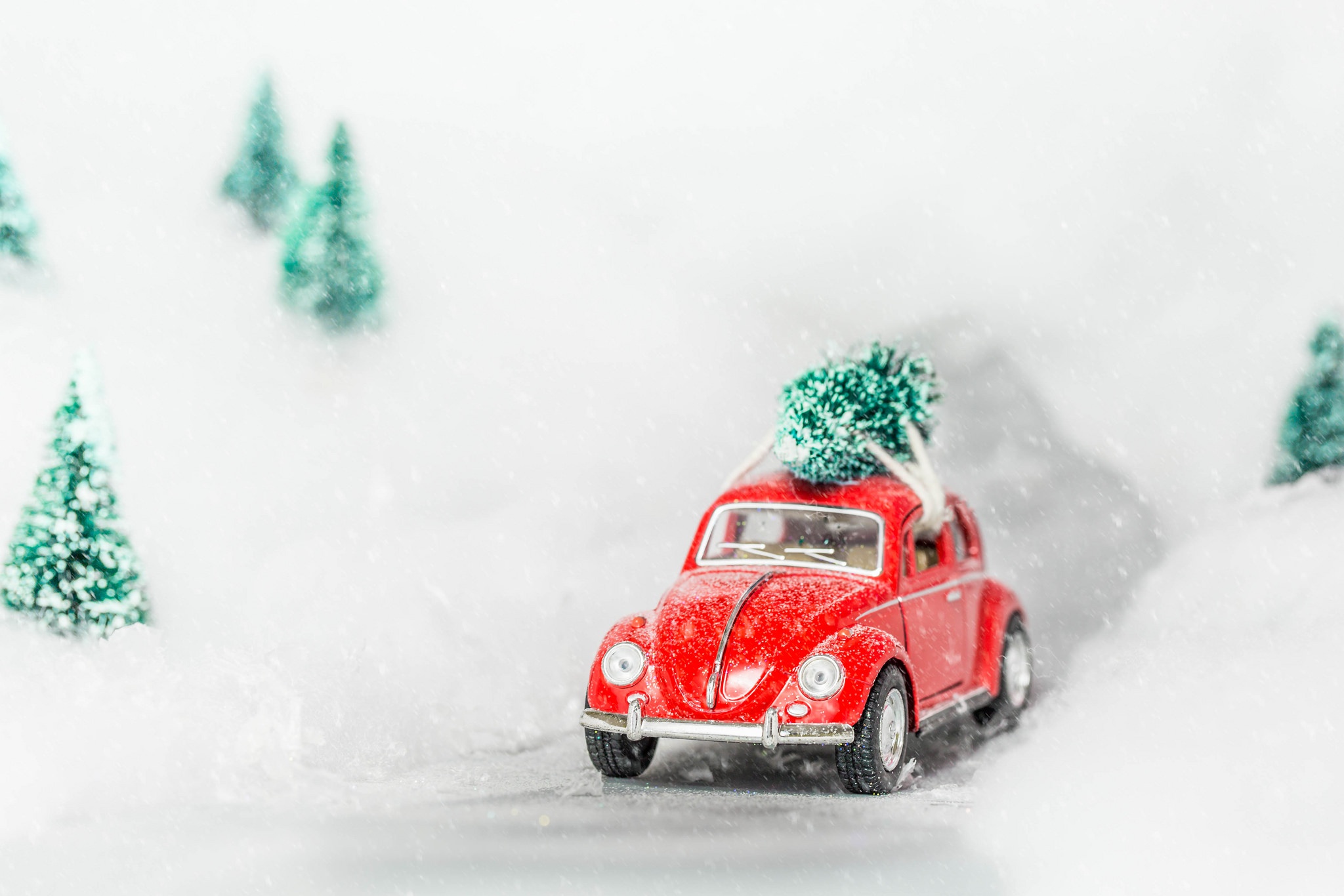 General 2048x1366 car toys red cars vehicle Christmas Christmas tree Volkswagen Beetle