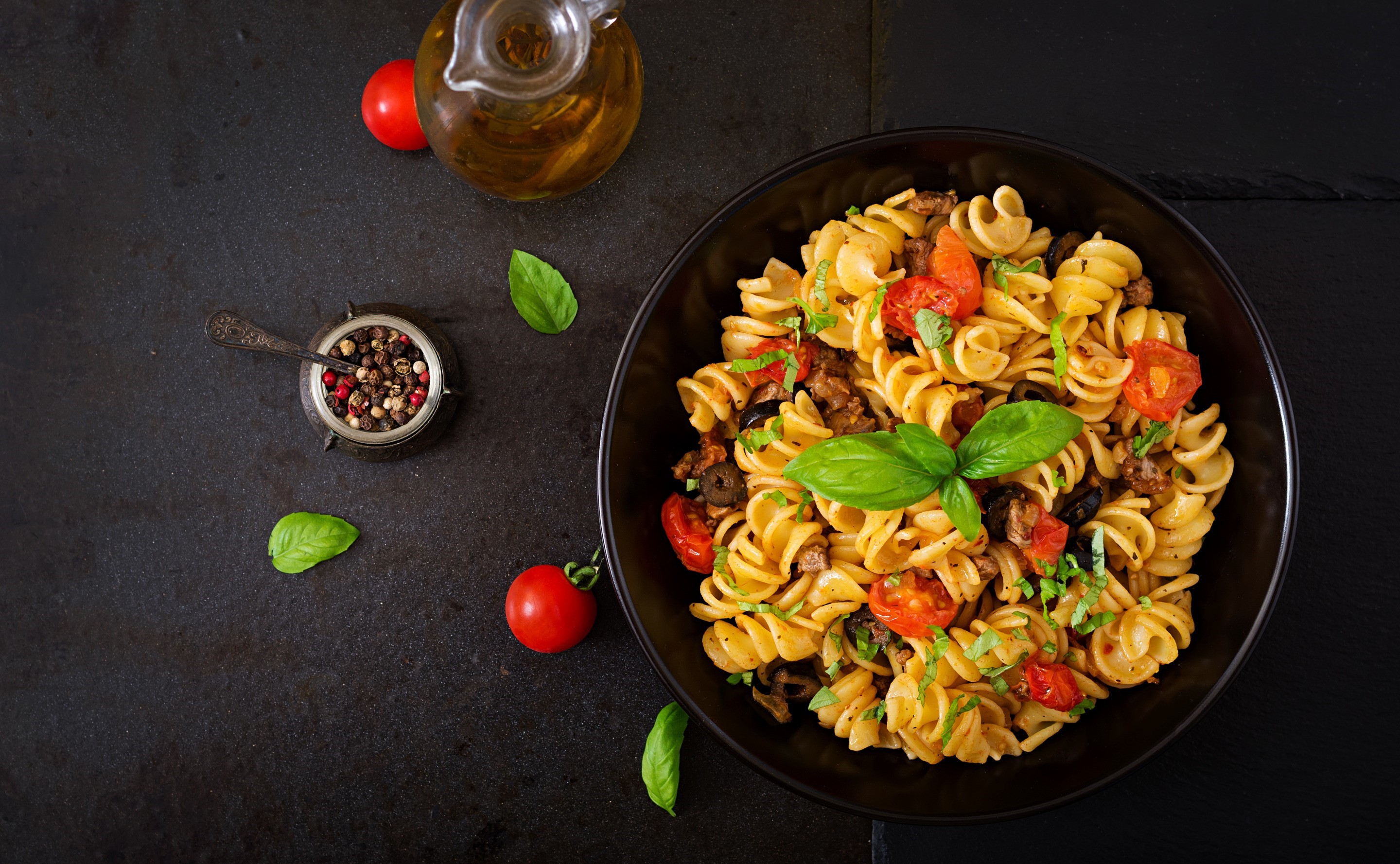 General 2880x1778 food pasta basil olives pepper tomatoes