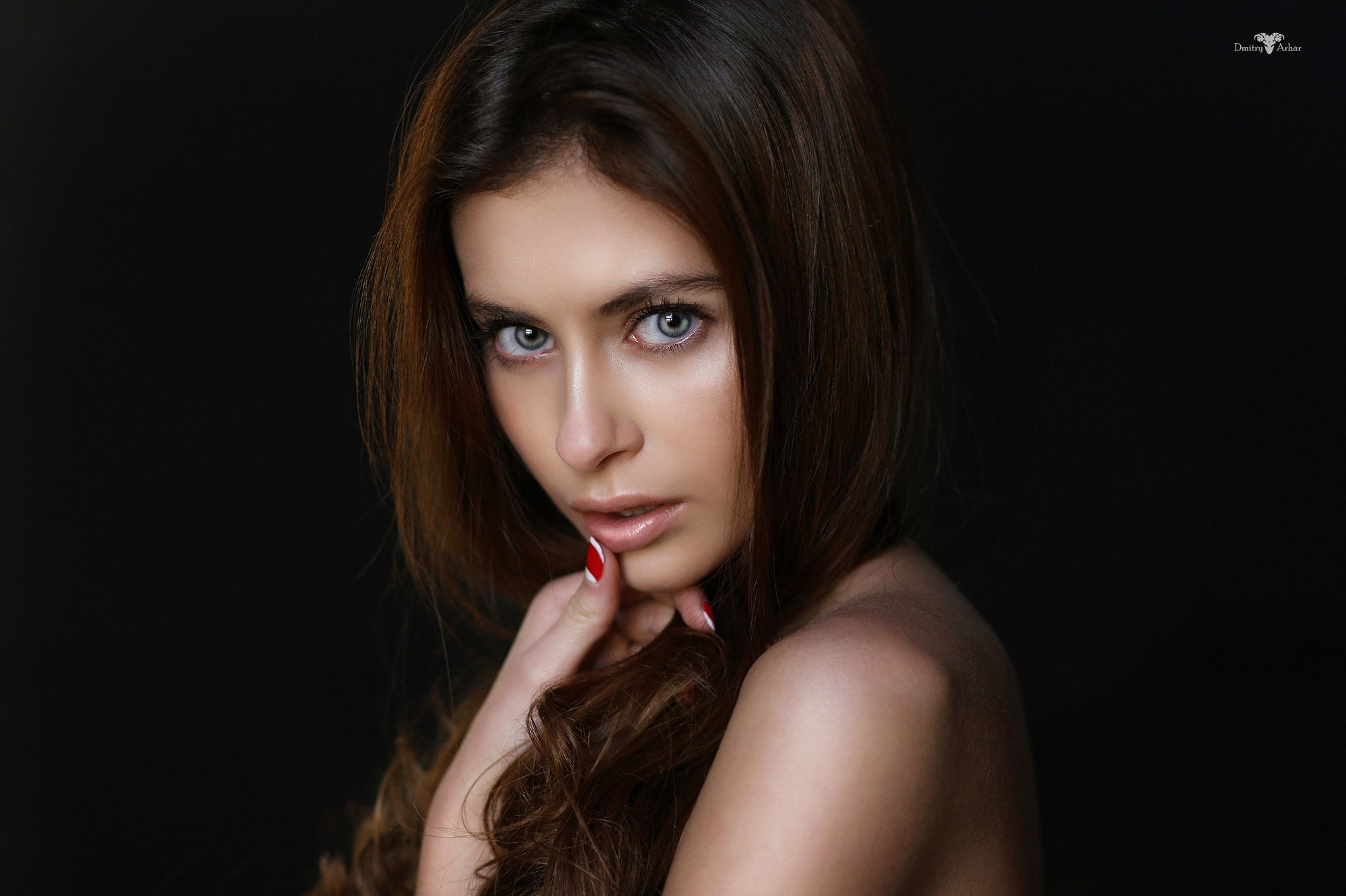 People 2000x1333 women portrait face dark hair model simple background Dmitry Arhar Alina
