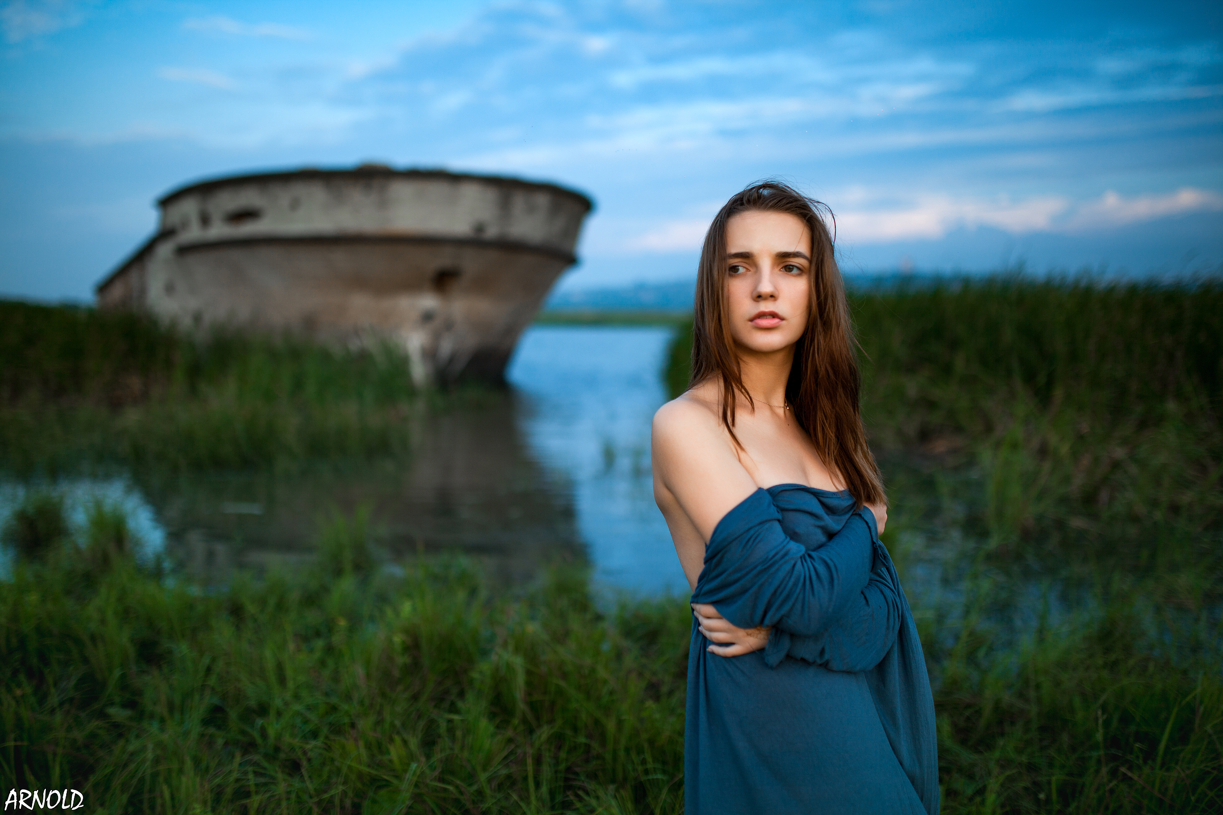 People 2400x1600 women model brunette looking away portrait outdoors depth of field topless covering boobs arms crossed necklace water grass ship sky women outdoors
