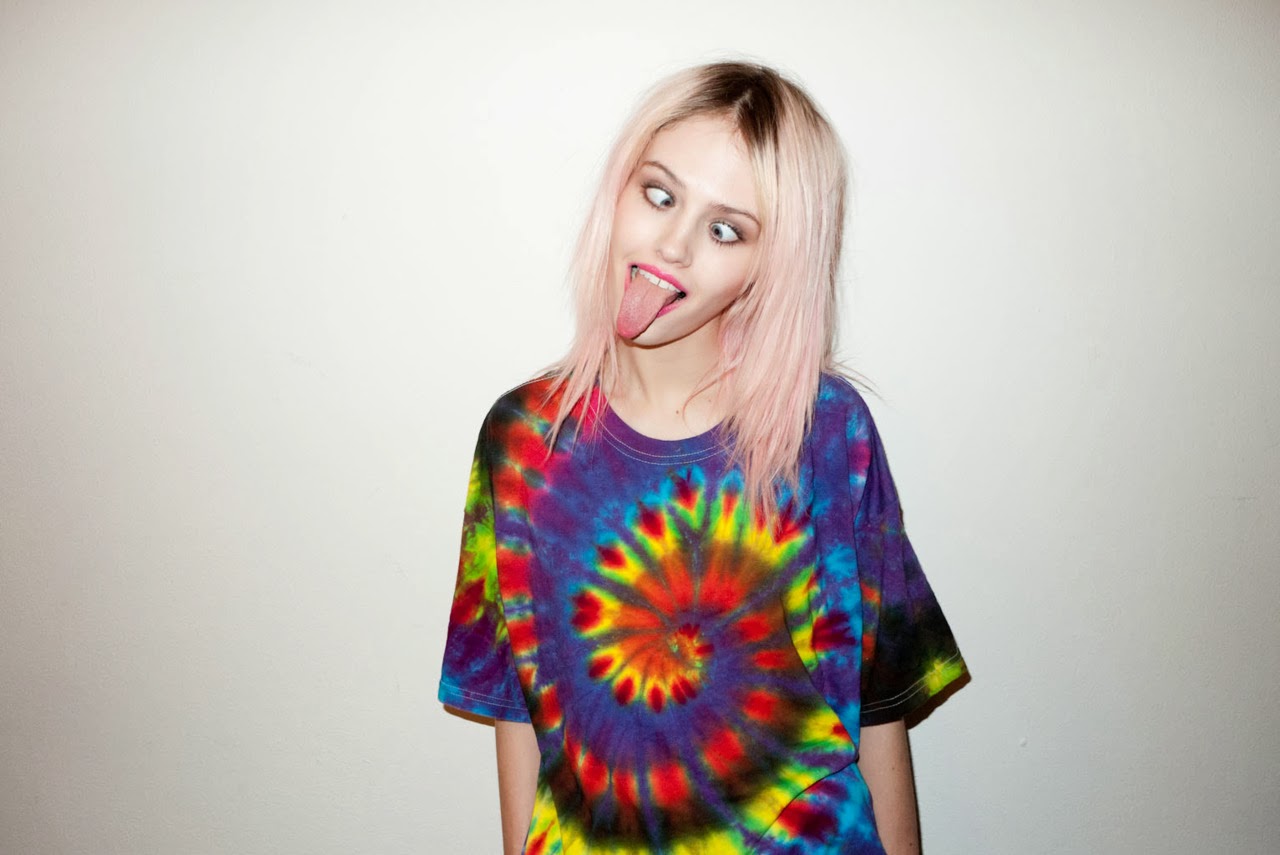 People 1280x855 Charlotte Free women model tongue out blue eyes pink hair women indoors grimace psychedelic head tilt T-shirt simple background