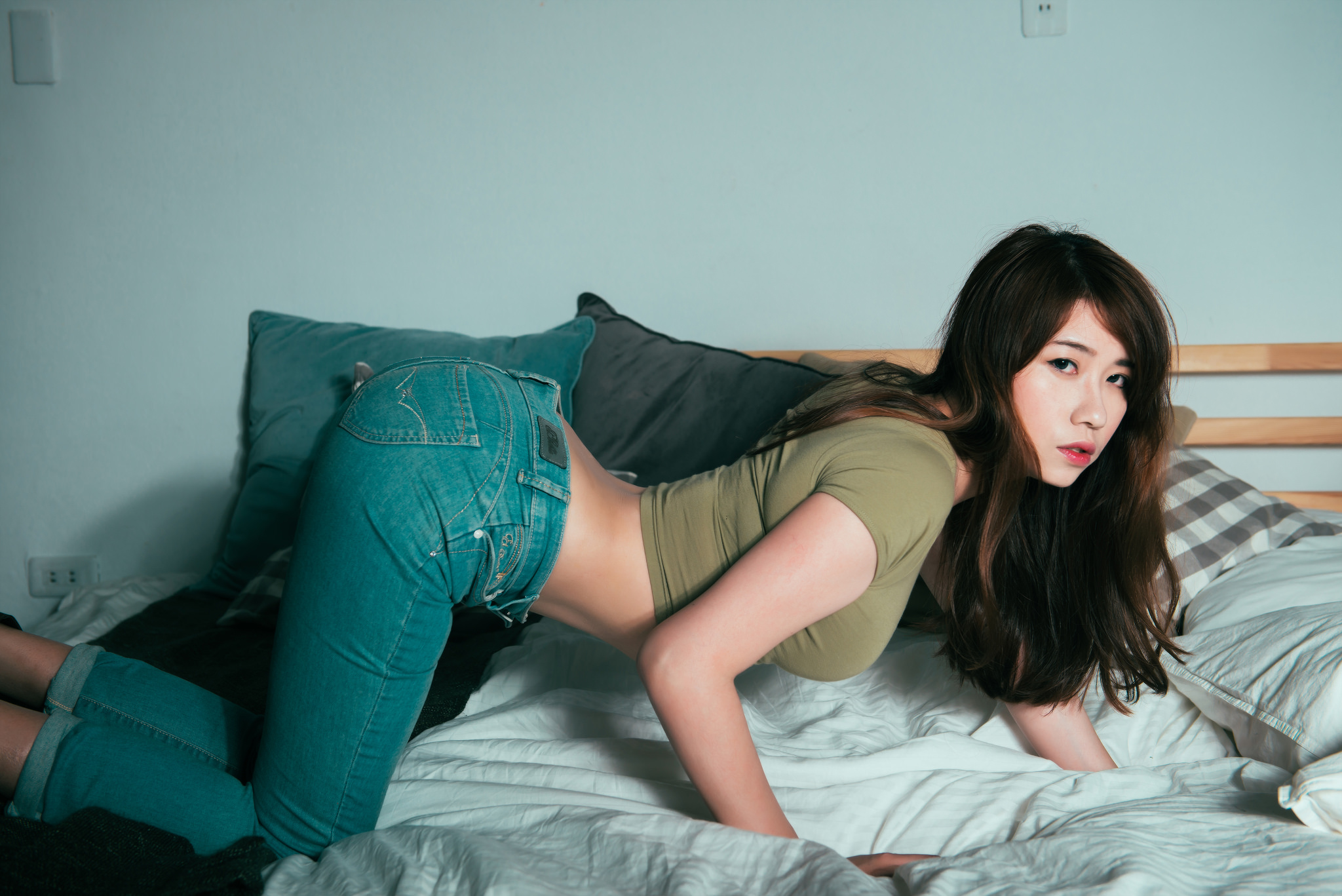 People 2048x1367 women model brunette Asian looking at viewer side view in bed kneeling bent over arched back crop top jeans women indoors T-shirt