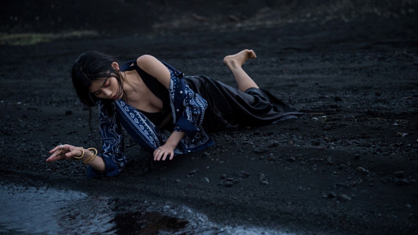 People 1366x768 women model Ming Xi women outdoors Asian water barefoot black hair lying down