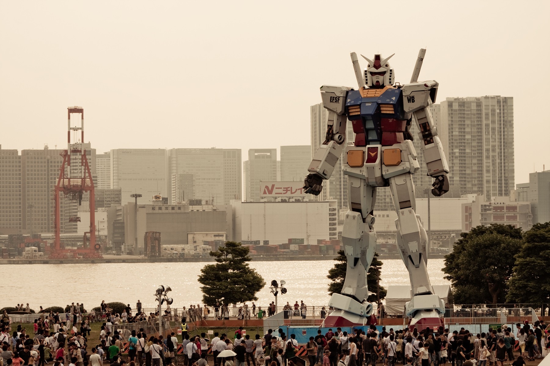 General 1800x1200 mechs Gundam robot Japan Asia people