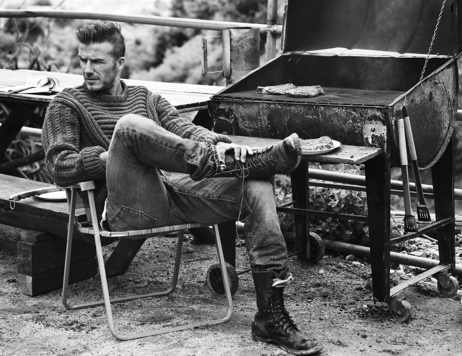 People 1559x1200 David Beckham footballers model men jeans looking into the distance monochrome celebrity
