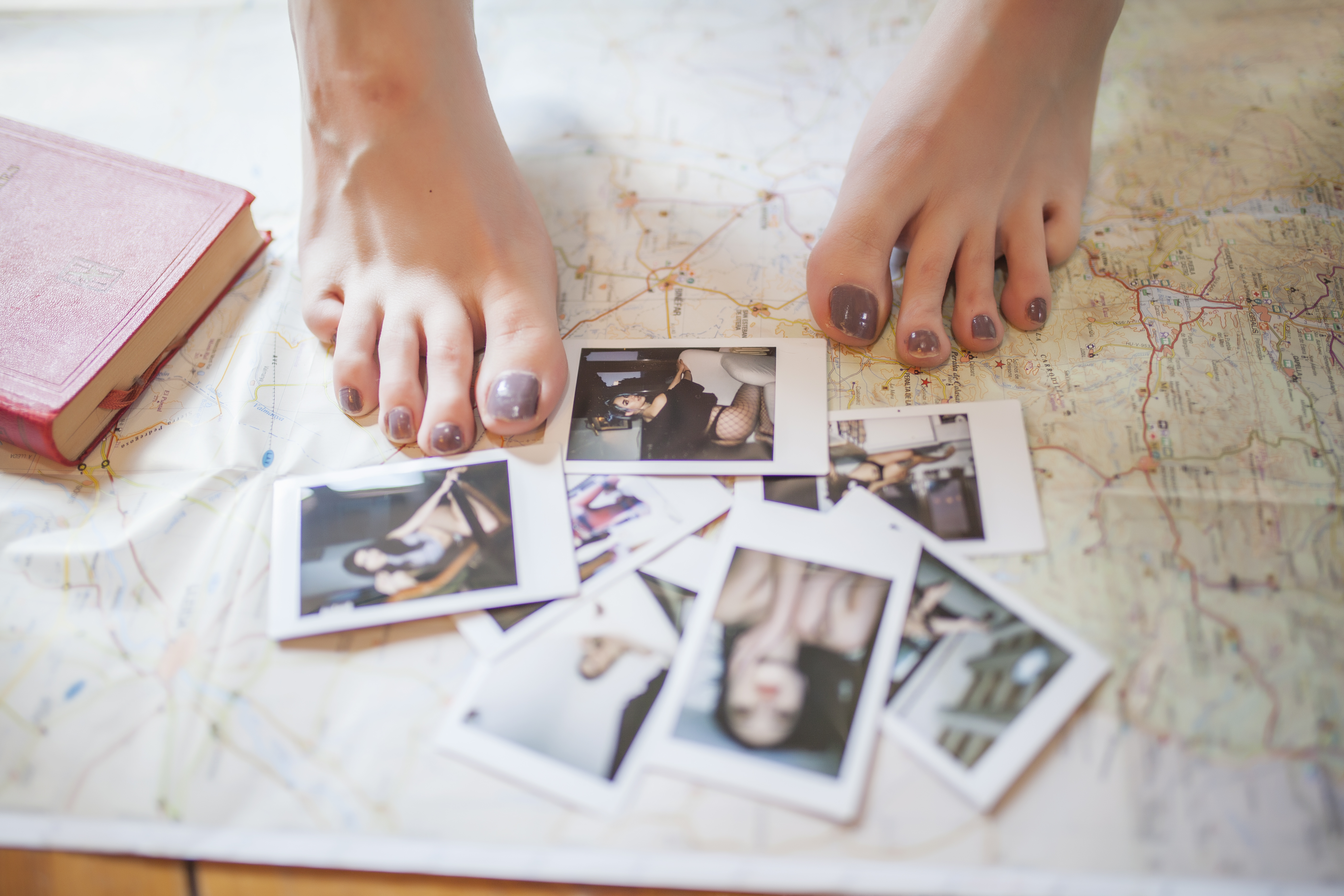 People 5616x3744 Norte Suicide women model photography photographer depth of field books picture closeup map feet