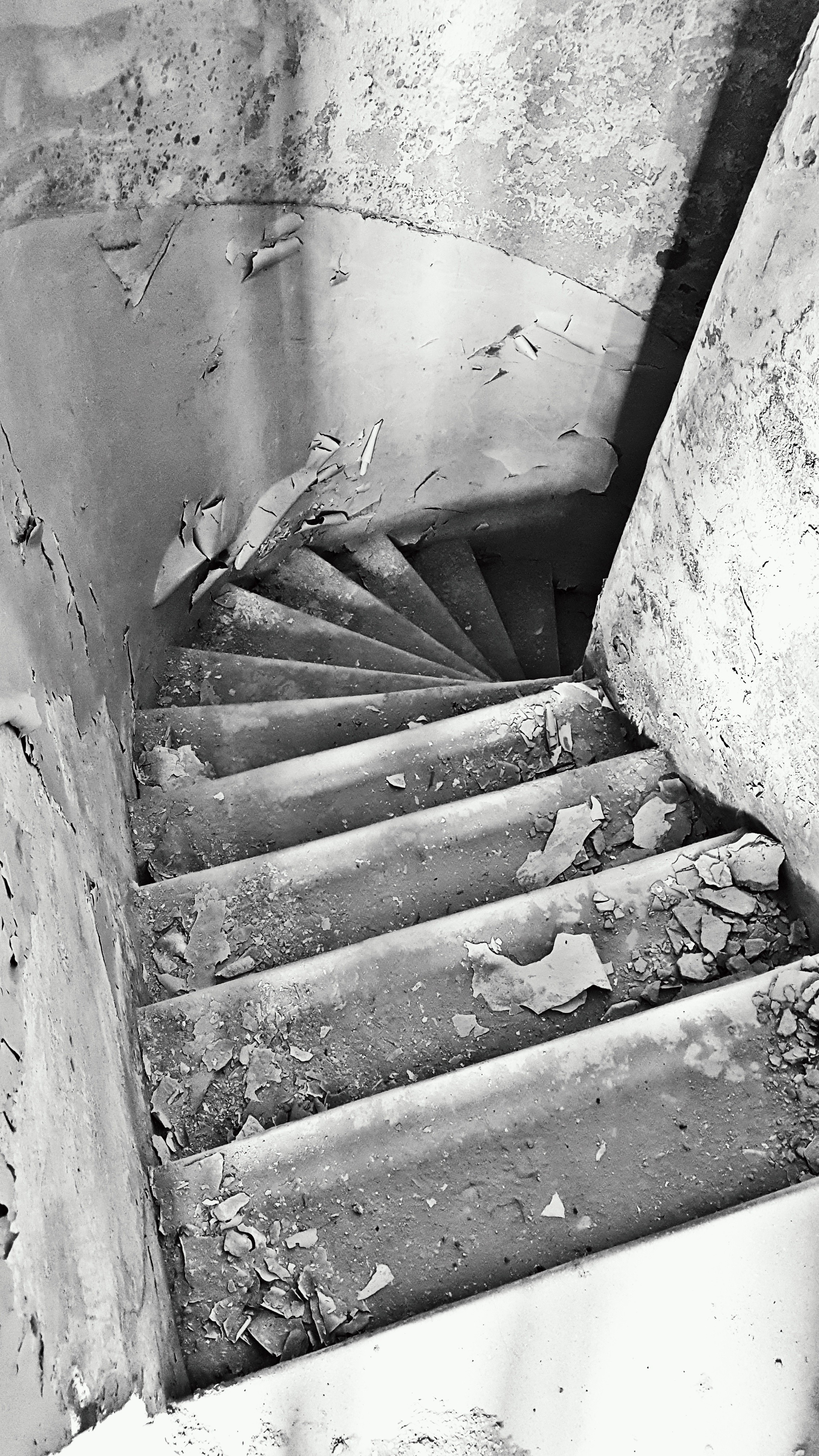General 2268x4032 monochrome stairs ruins portrait display