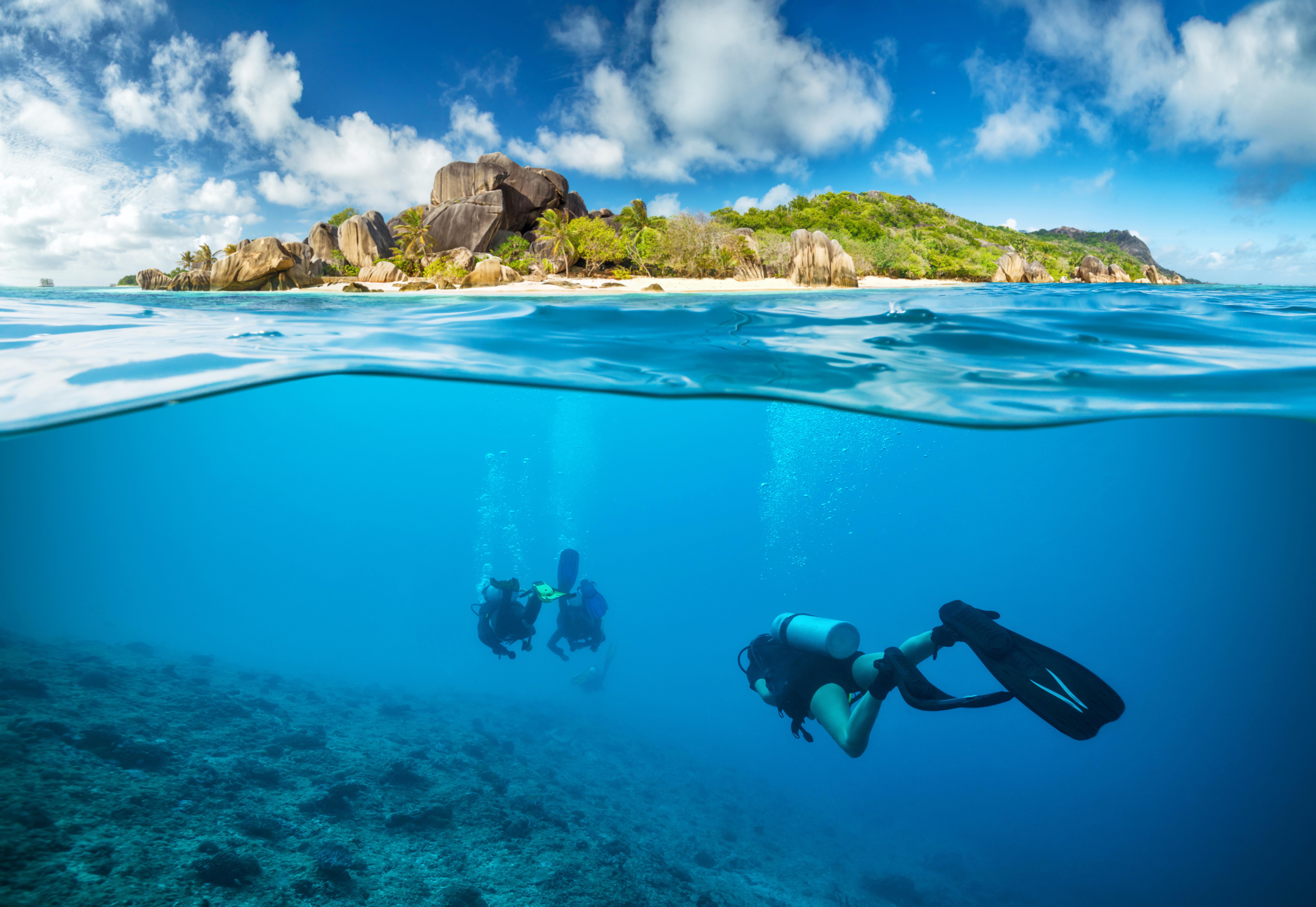 General 9000x6205 scuba underwater coral wetsuit diving suits Pacific Ocean summer split view
