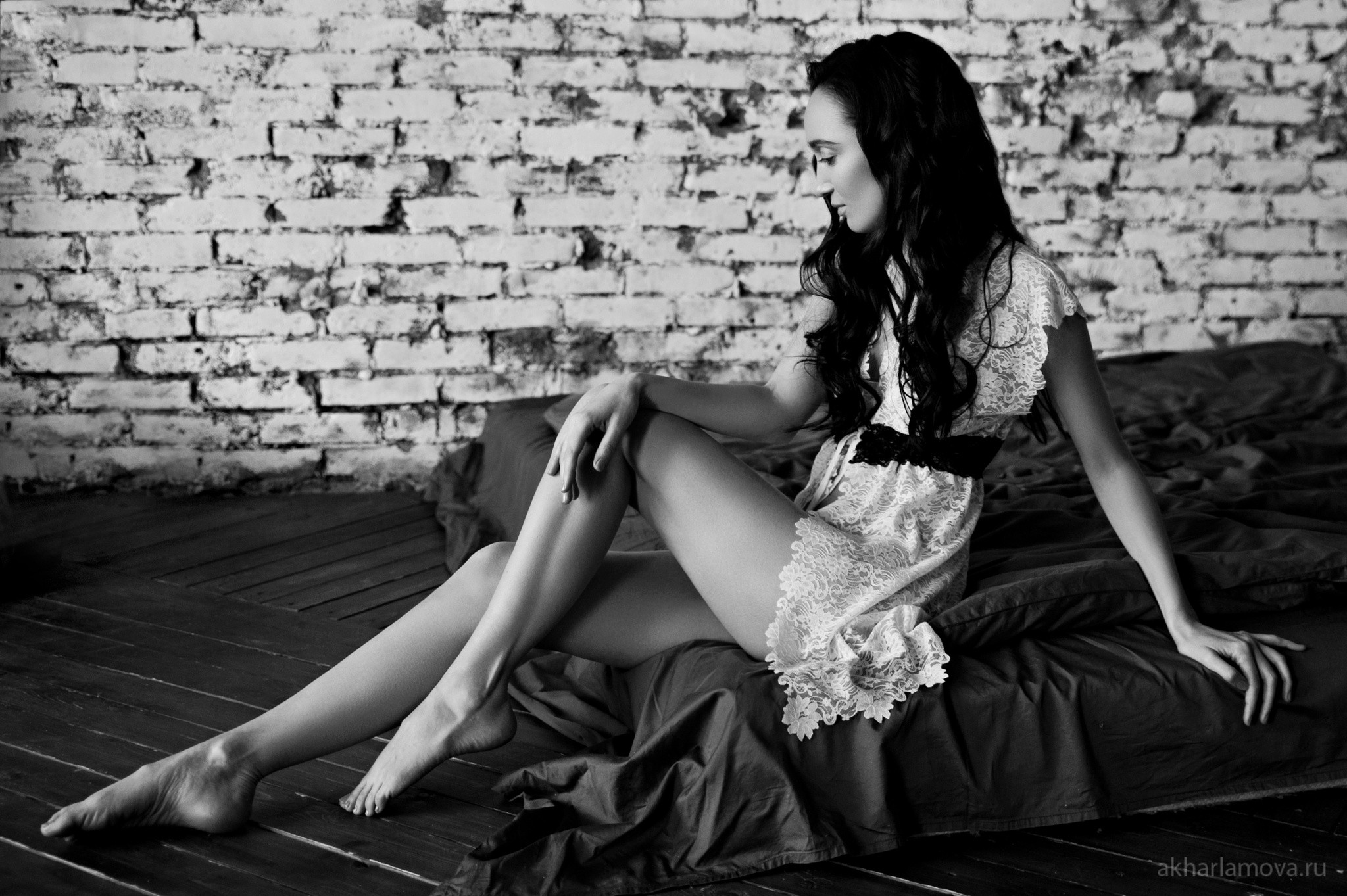 People 2048x1363 women model long hair black hair wavy hair legs barefoot sitting dress Alexandra Kharlamova