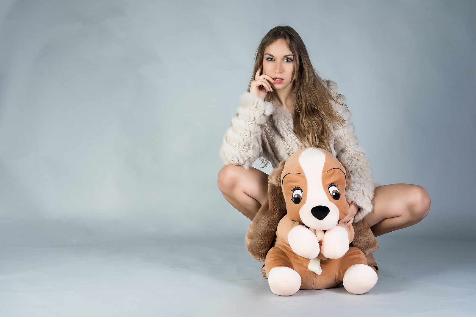 People 1600x1066 brunette model stuffed animal spread legs blue background white coat touching face kneeling looking at viewer Anna Luigi Malanetto fur coats women