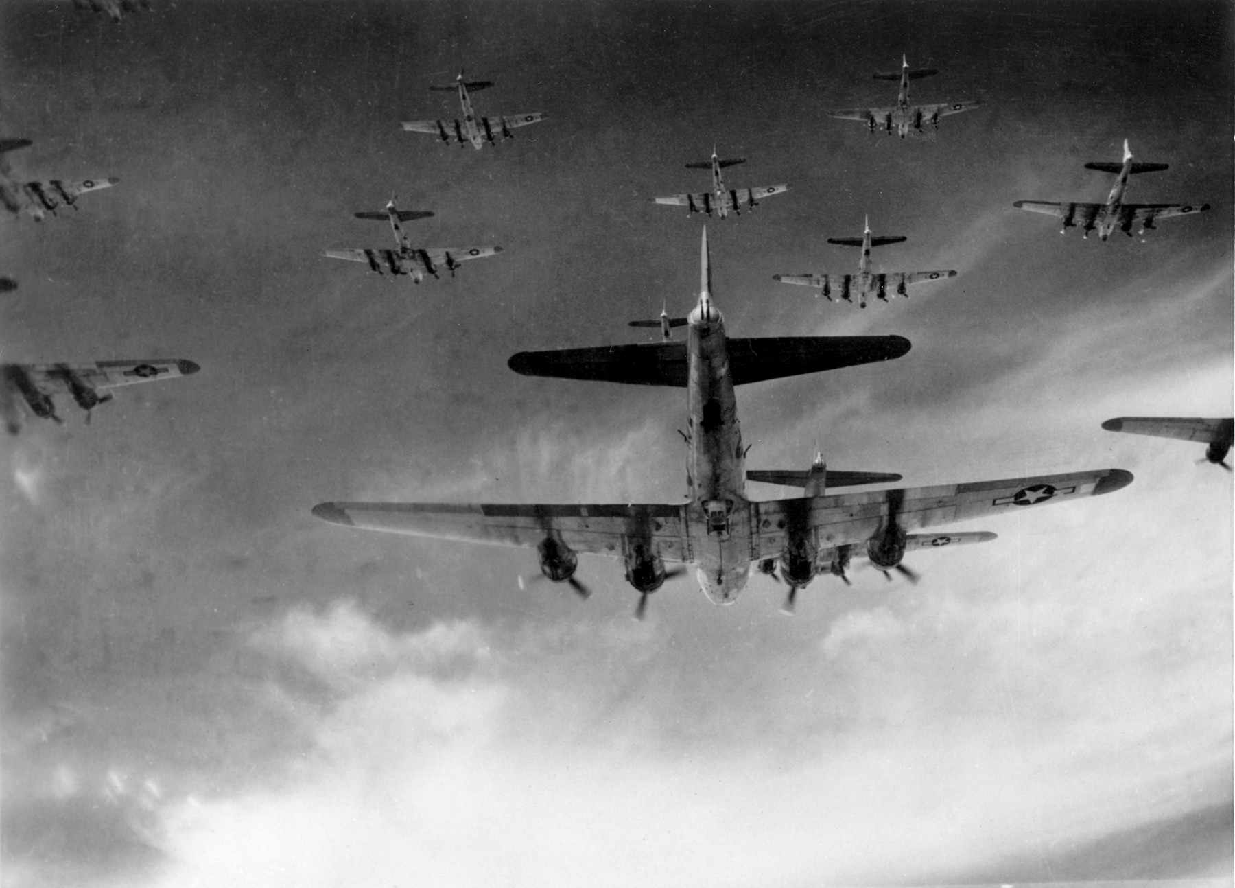 General 1800x1294 war World War II Boeing B-17 Flying Fortress military aircraft US Air Force history Bomber aircraft Formation low-angle American aircraft flying vehicle monochrome