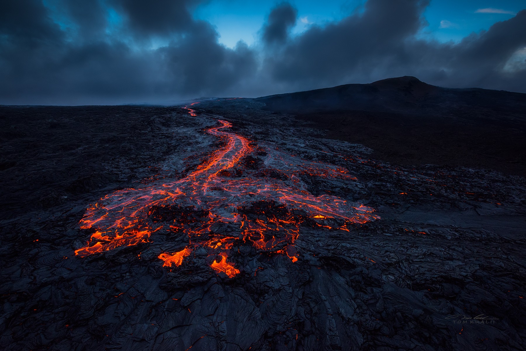 General 1800x1201 nature volcano lava Hawaii rocks Tom Kualii volcanic eruption island