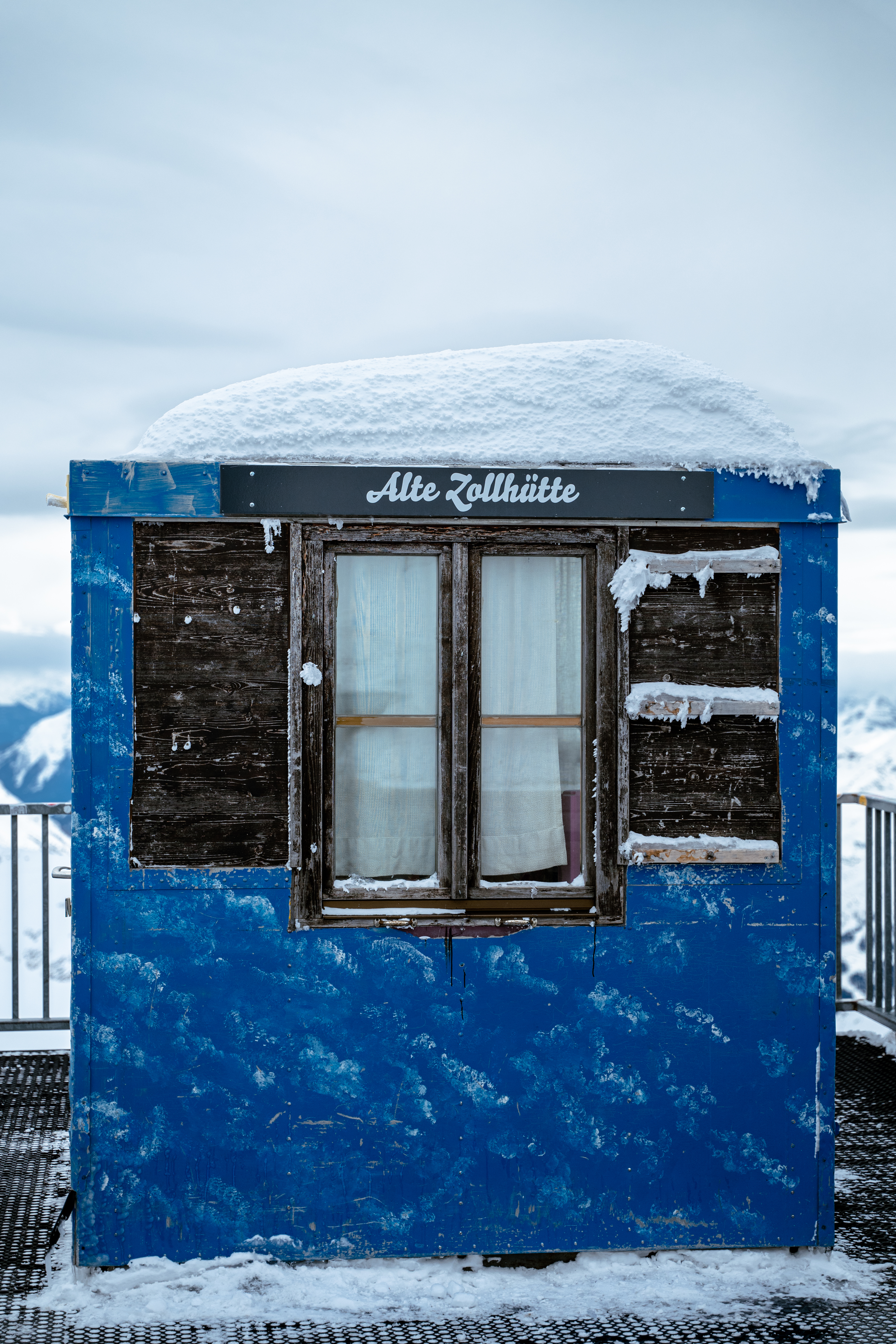 General 4000x6000 snow building blue Zugspitze cold Austria Germany