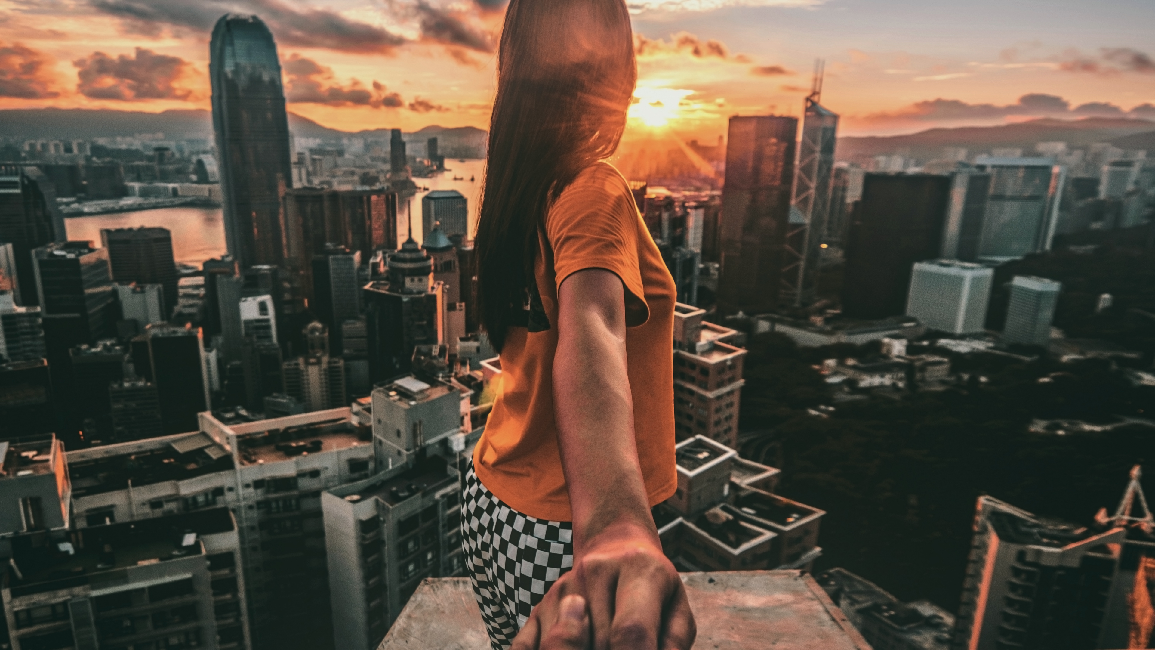 People 3840x2160 looking into the distance cityscape sunset sunrise sun rays standing on ledge edit Elvis Ma brunette holding hands women model women outdoors rooftops urban Hong Kong