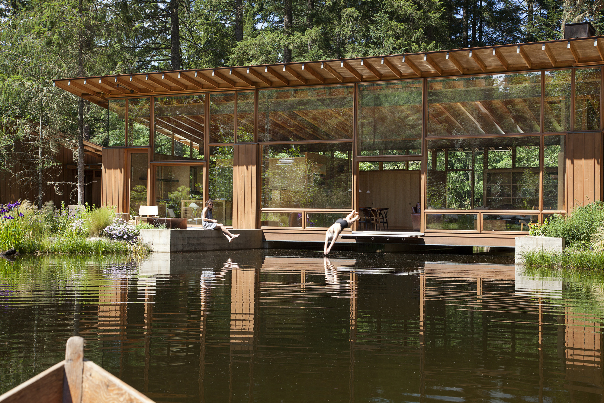 General 2000x1333 architecture modern house cabin lake pond