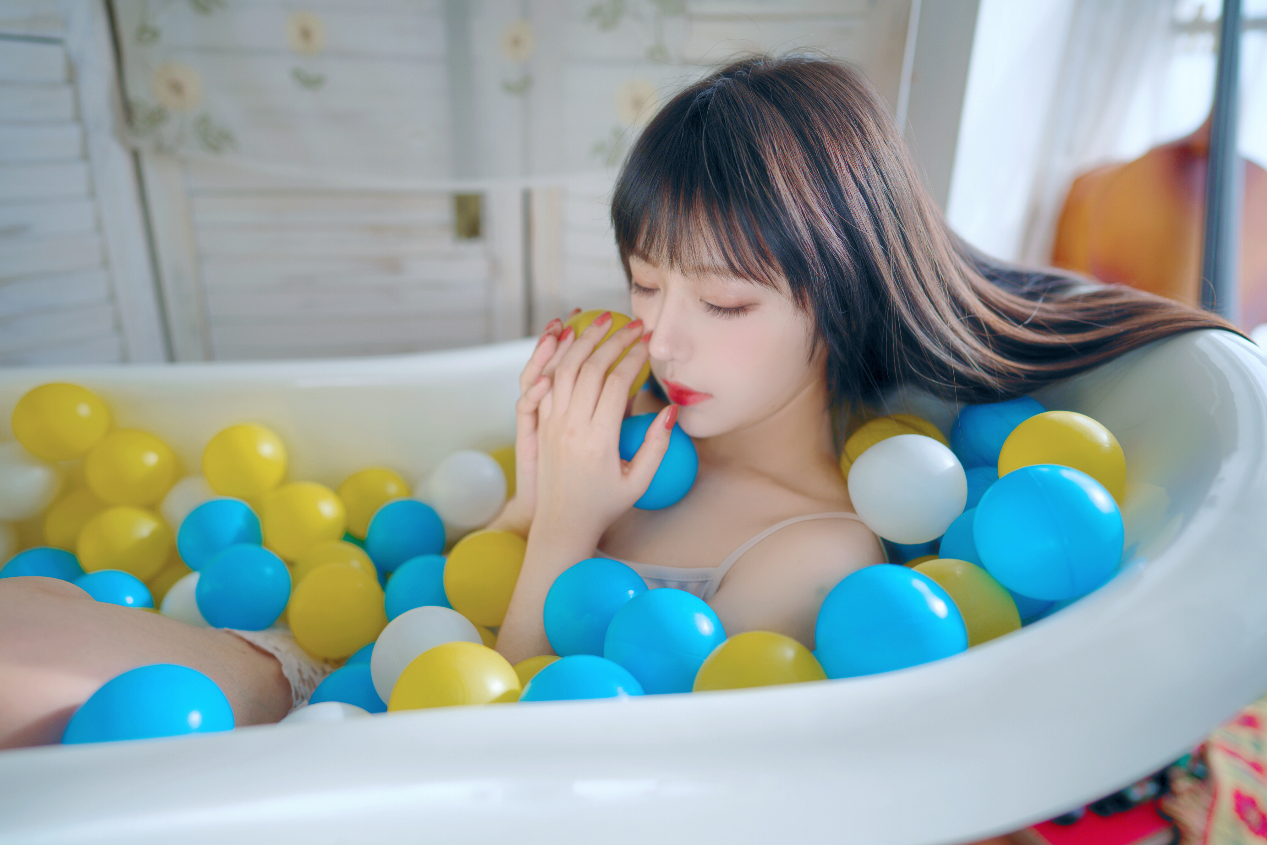 People 4032x2690 Asian in bathtub ball pit women