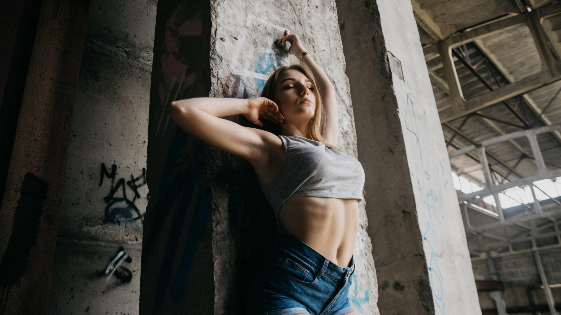 People 1920x1080 jean shorts smooth body crop top blonde photography belly belly button makeup graffiti armpits closed eyes model women long hair low-angle