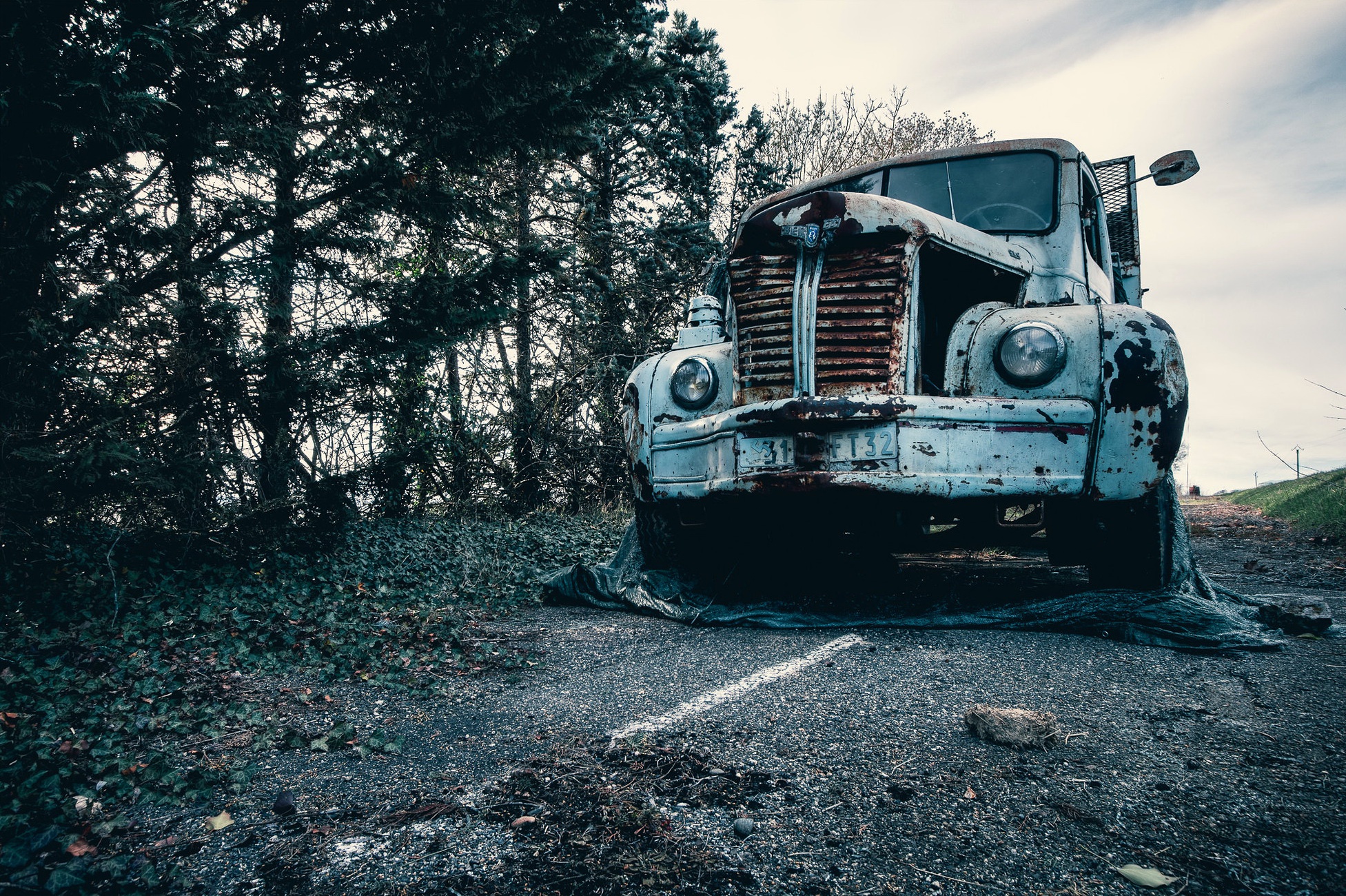 General 1953x1300 vehicle truck wreck rust asphalt