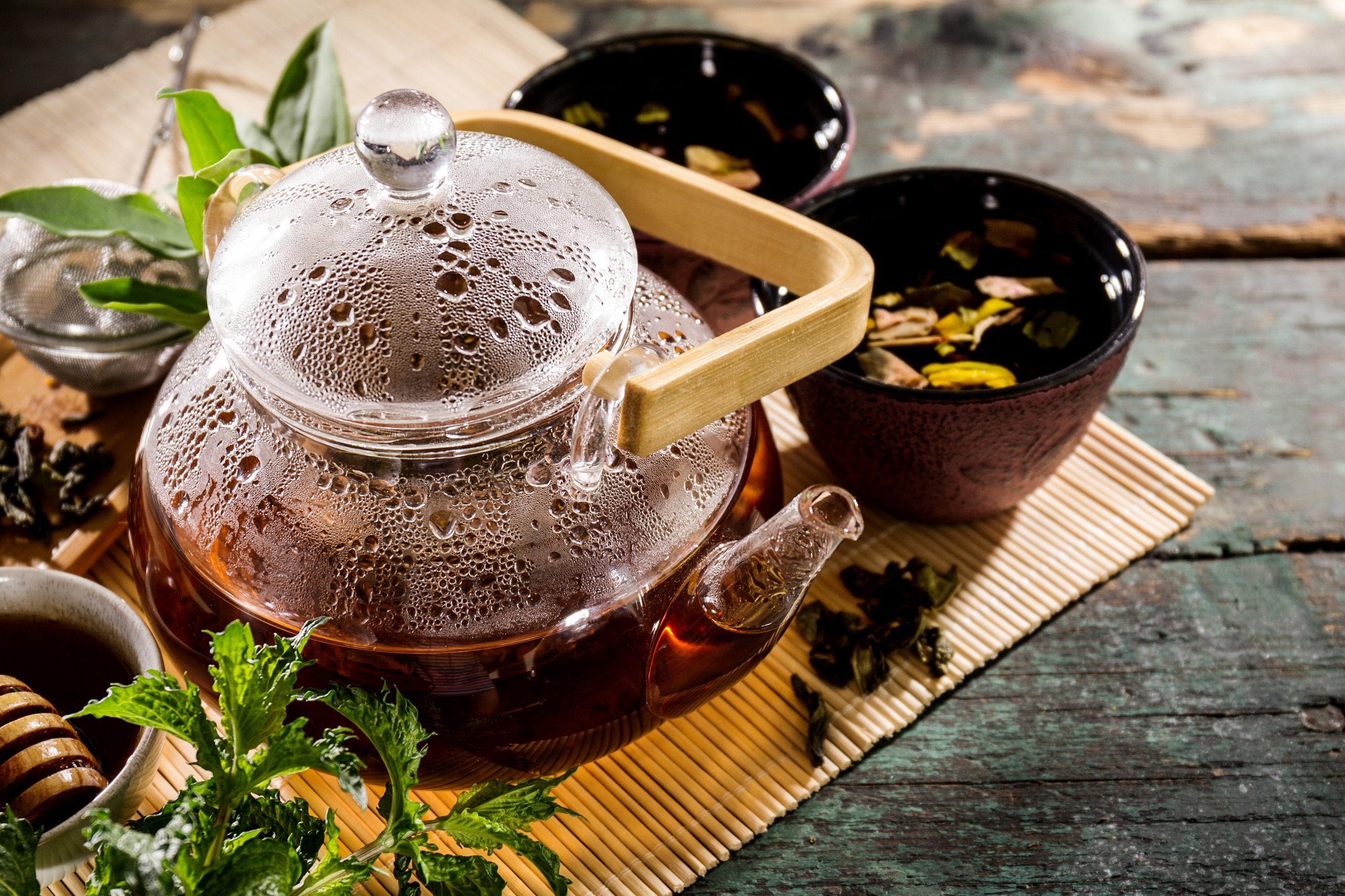General 2560x1706 tea teapot leaves vapor wooden surface