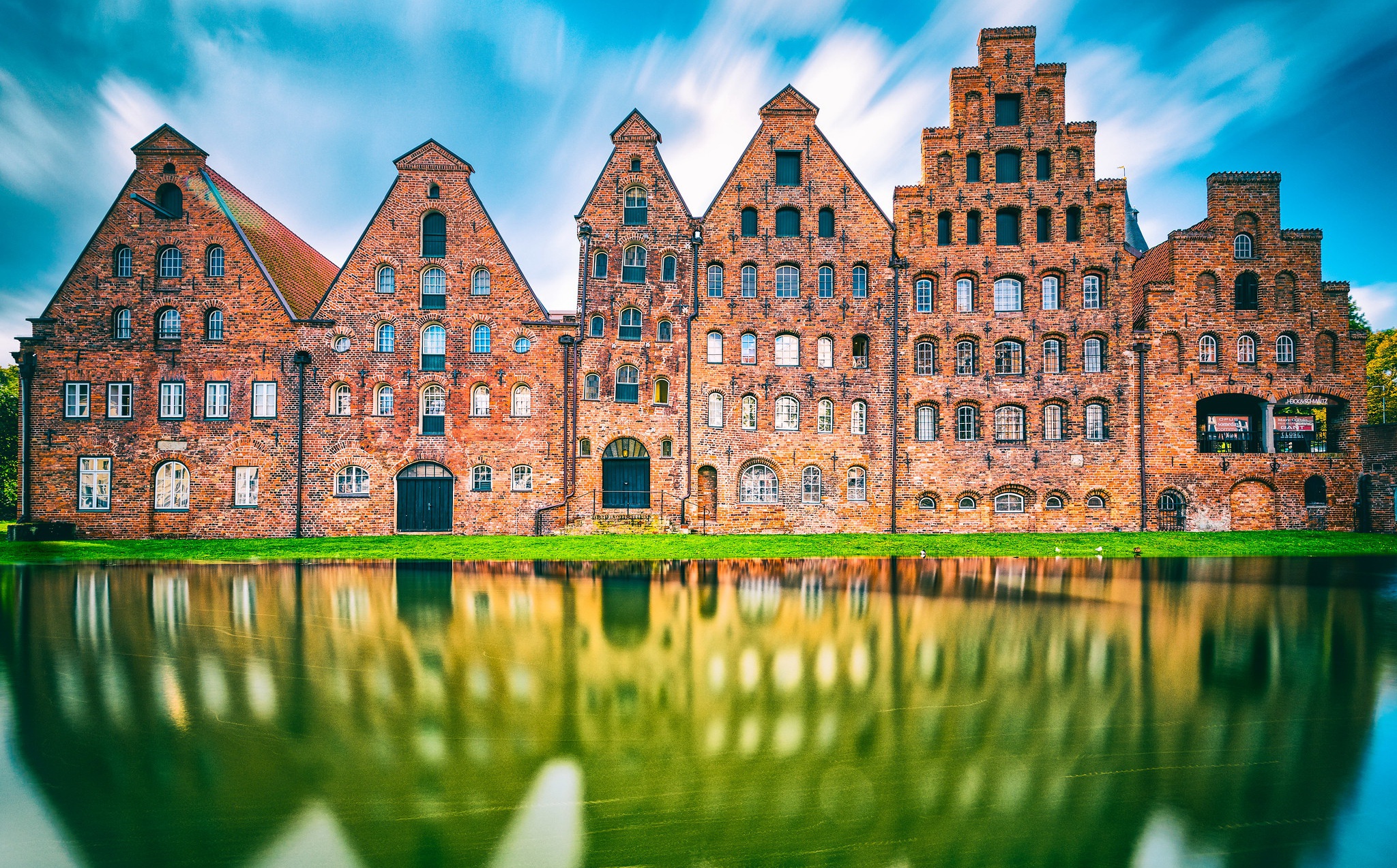 General 2048x1274 reflection water house building Germany Lübeck (City)
