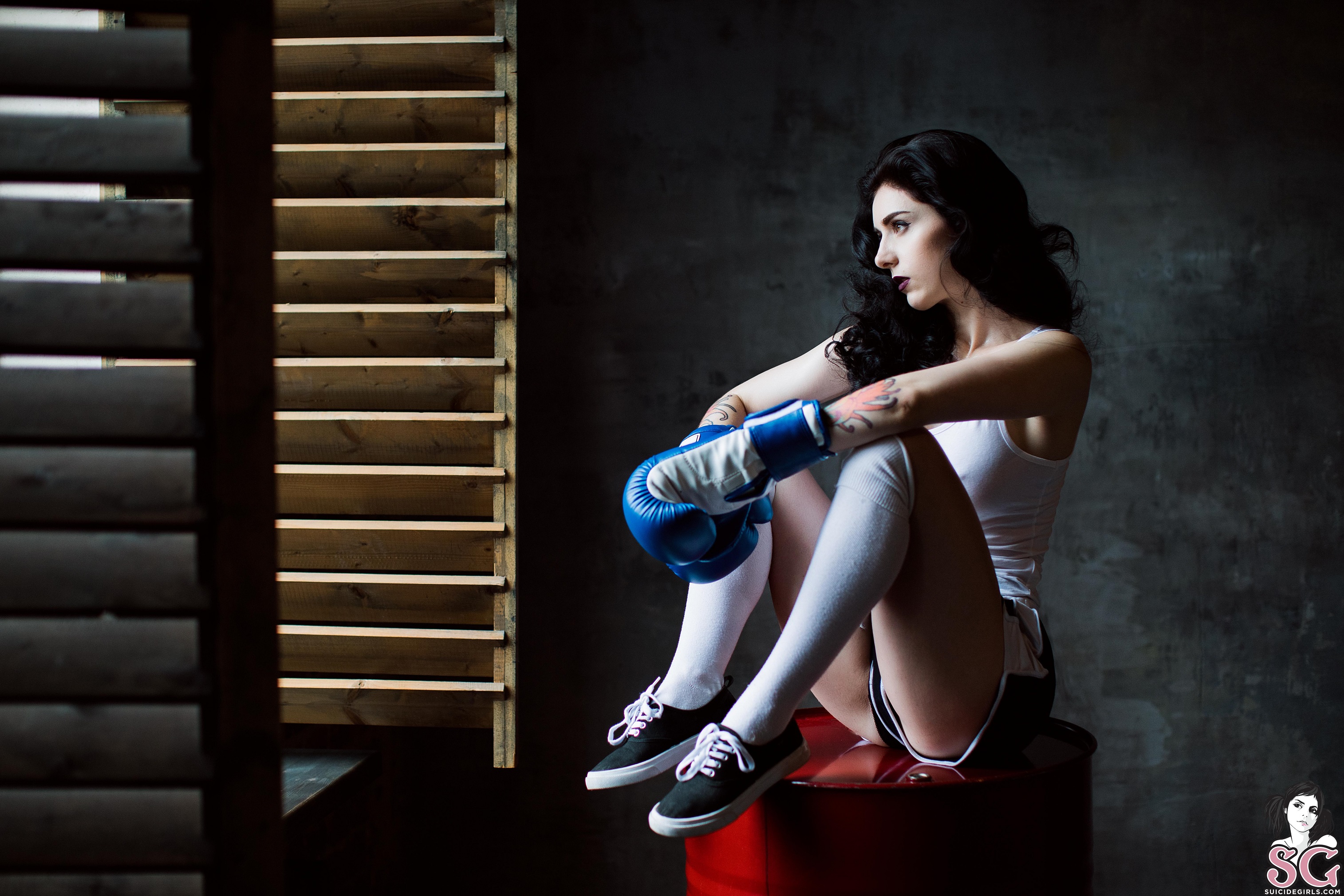 People 3029x2019 Elliemouse women model brunette profile pale lipstick white tops short shorts socks sneakers boxing gloves sitting barrels looking away parted lips tattoo indoors women indoors Suicide Girls white socks knee high socks looking sideways boxing