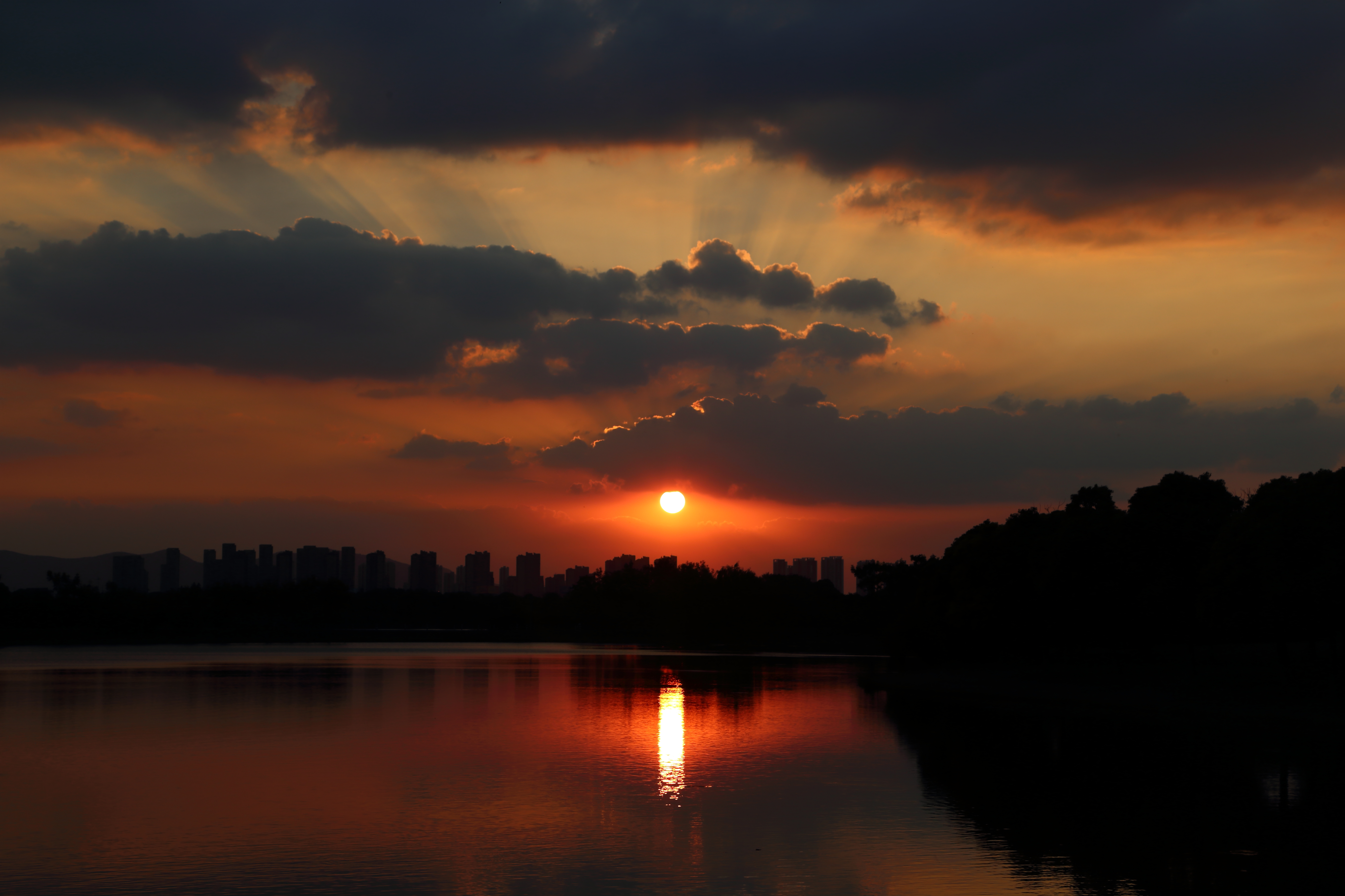 General 5472x3648 sun rays sunset glow sunset nature China water reflection skyline city landscape