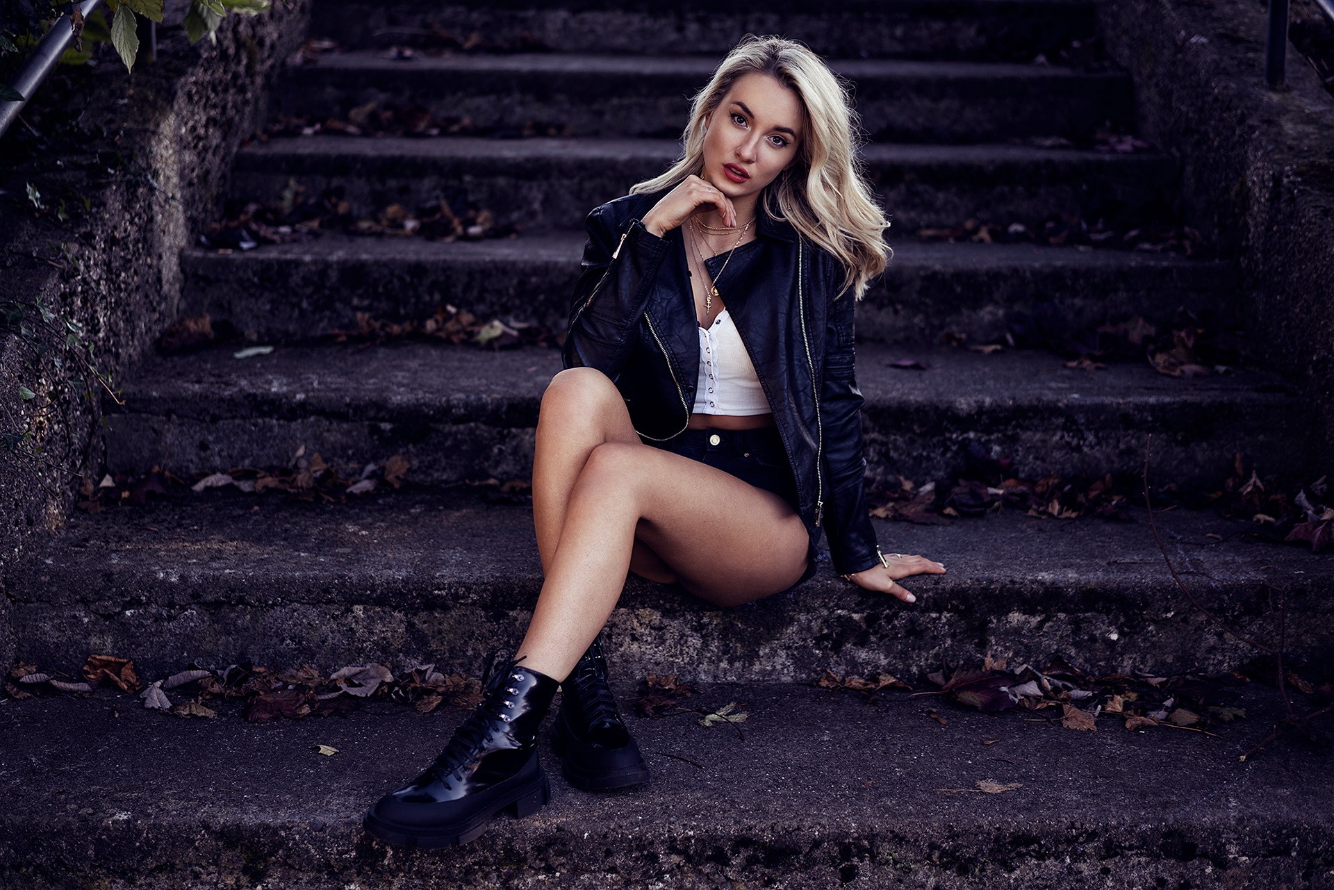 People 1920x1281 women blonde sitting shoes stairs red lipstick necklace jean shorts leaves women outdoors black jackets leather jacket