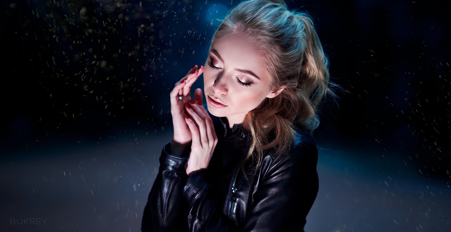 People 1554x800 women model Oksana Kirill Bukrey tied hair leather jacket jacket black jackets portrait black clothing makeup closed eyes red nails painted nails leather clothing zipper blonde young women low light watermarked