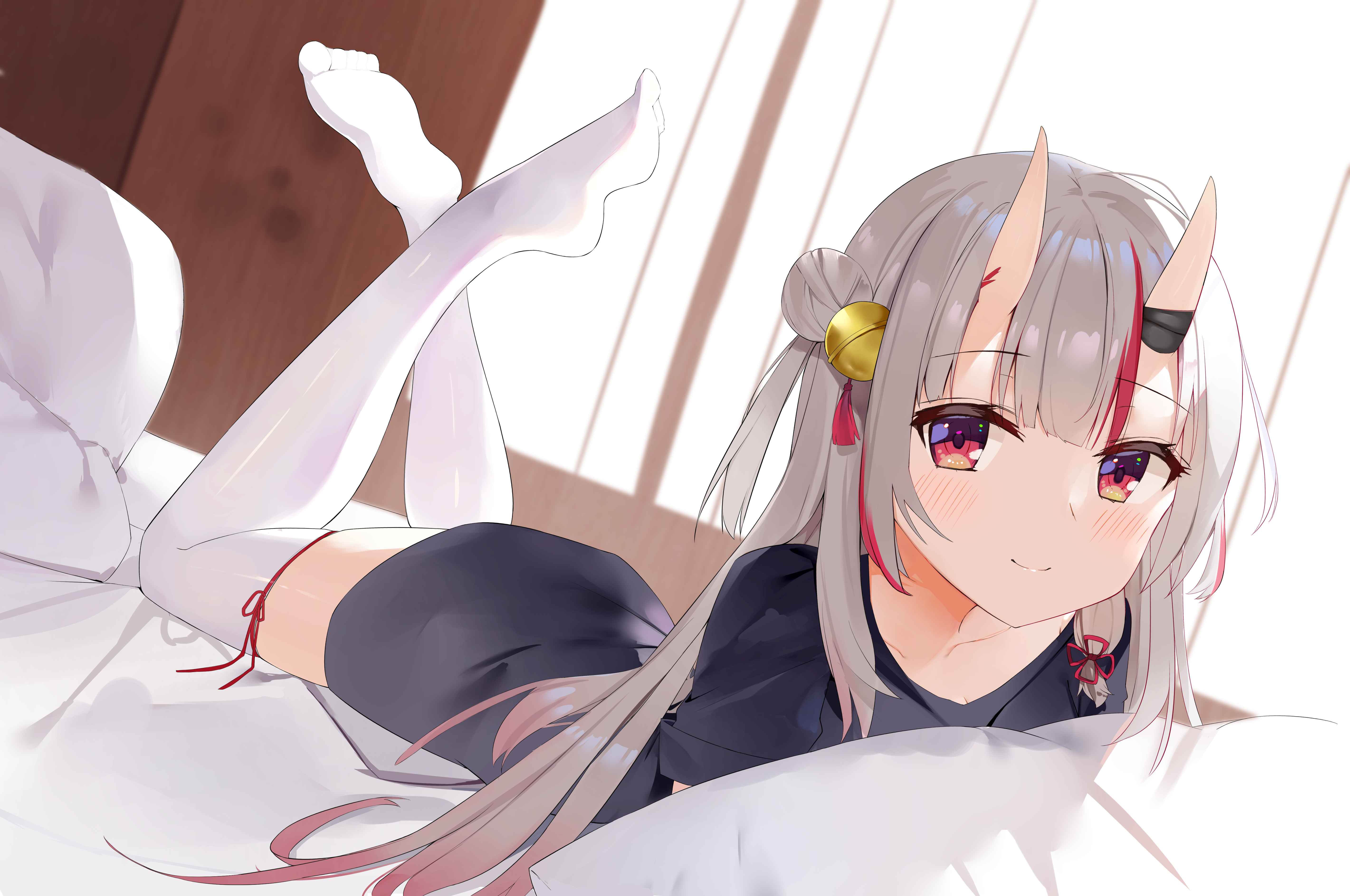 Anime 5683x3774 anime anime girls digital art artwork Hololive Nakiri Ayame Zhiyou Ruozhe in bed lying on front thigh-highs smiling horns oni girl gray hair red eyes feet in the air Virtual Youtuber