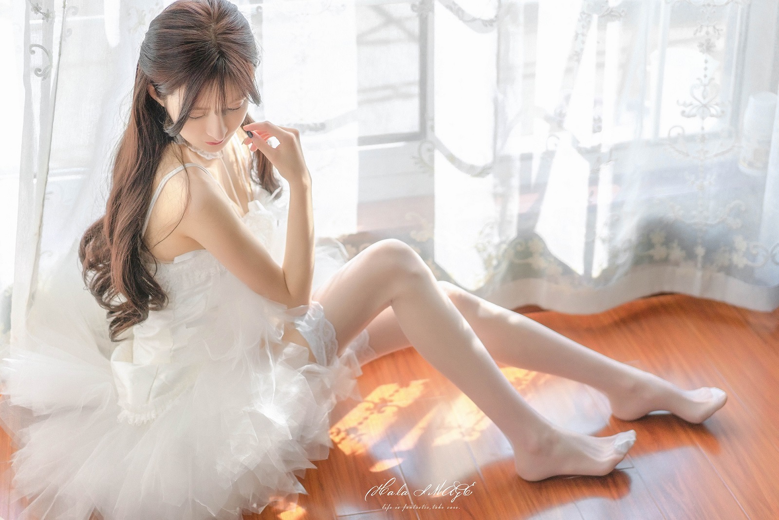 People 1600x1068 white stockings legs white dress indoors Asian Chinese model women pointed toes