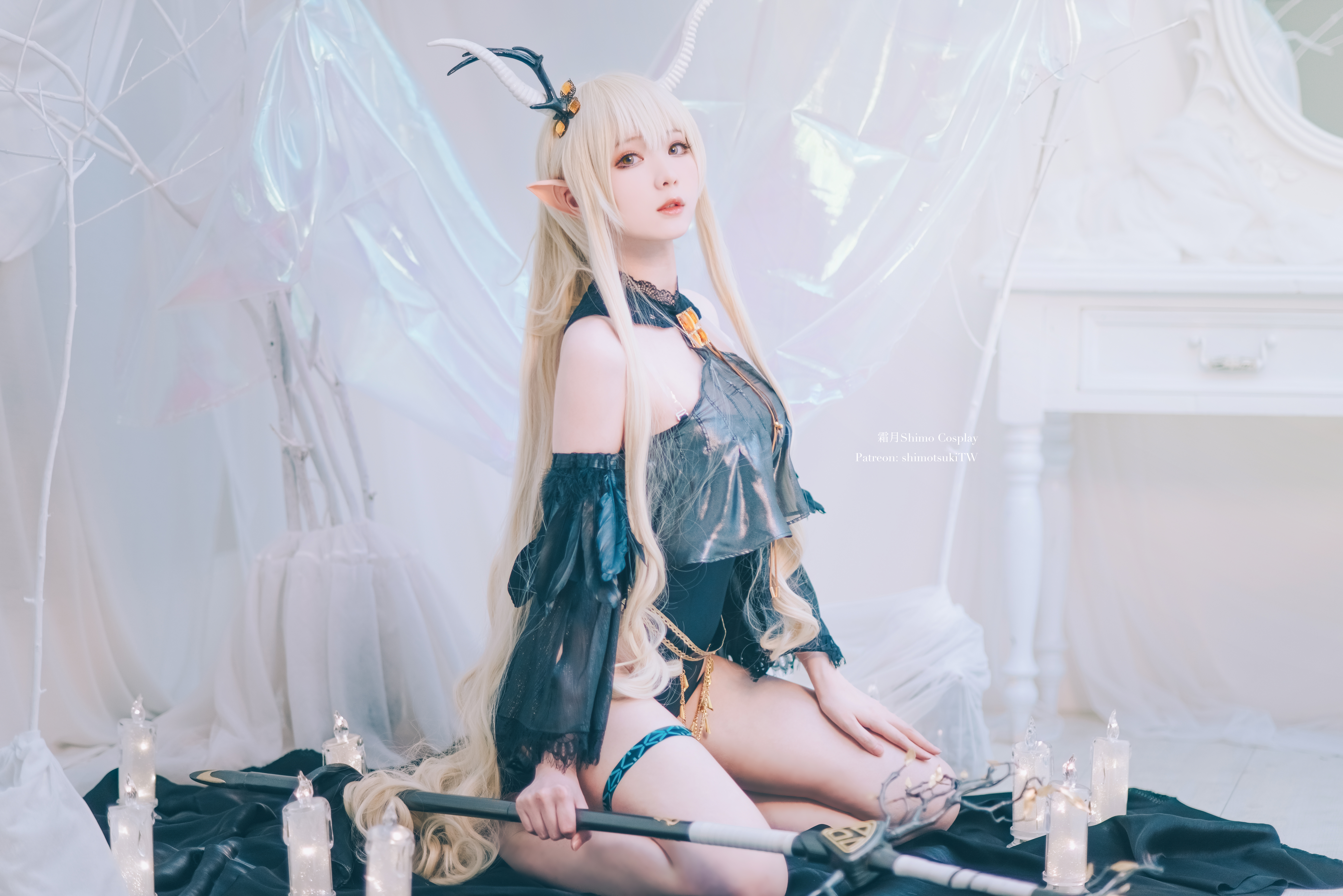 People 7360x4912 Shimo Cosplay women model cosplay fantasy girl black clothing bodysuit leotard looking at viewer kneeling indoors women indoors Asian blonde parted lips pointy ears bangs thigh strap long hair Shining(Arknights) Arknights video games video game girls