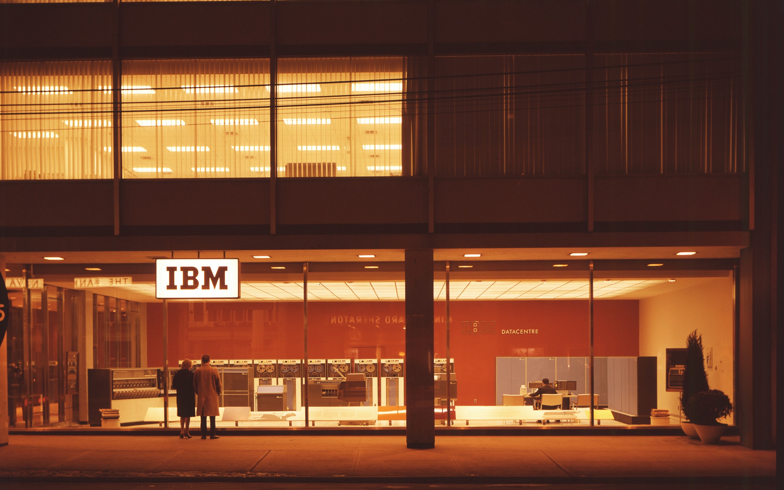 General 2560x1600 IBM technology company computer data center Toronto