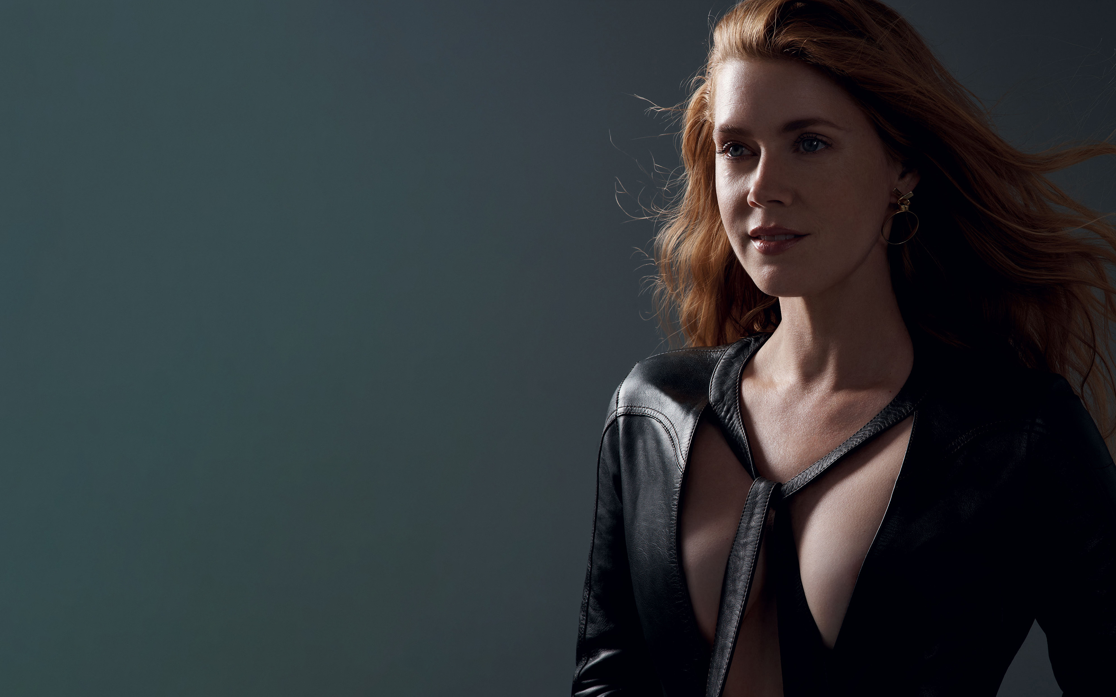 People 3840x2400 Amy Adams cleavage actress simple background leather jacket Elle Magazine no bra women American women