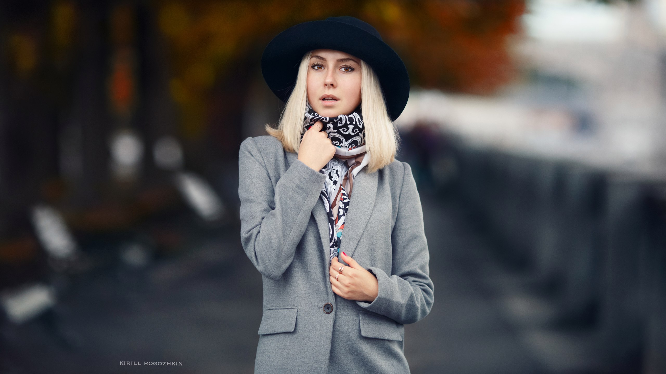 People 2560x1440 Kirill Rogozhkin women blonde long hair hat face women outdoors grey coat coats