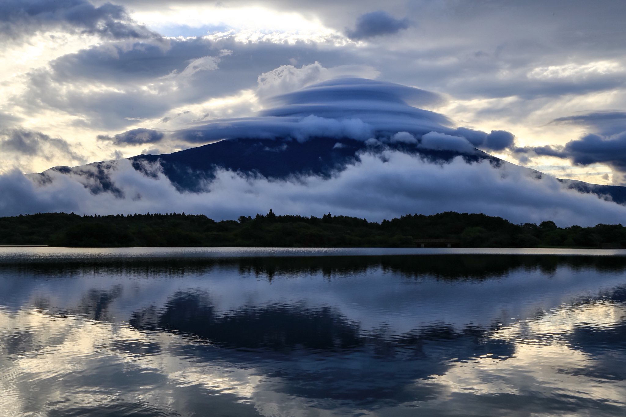 General 2048x1364 Mount Fuji clouds Japan lake reflection